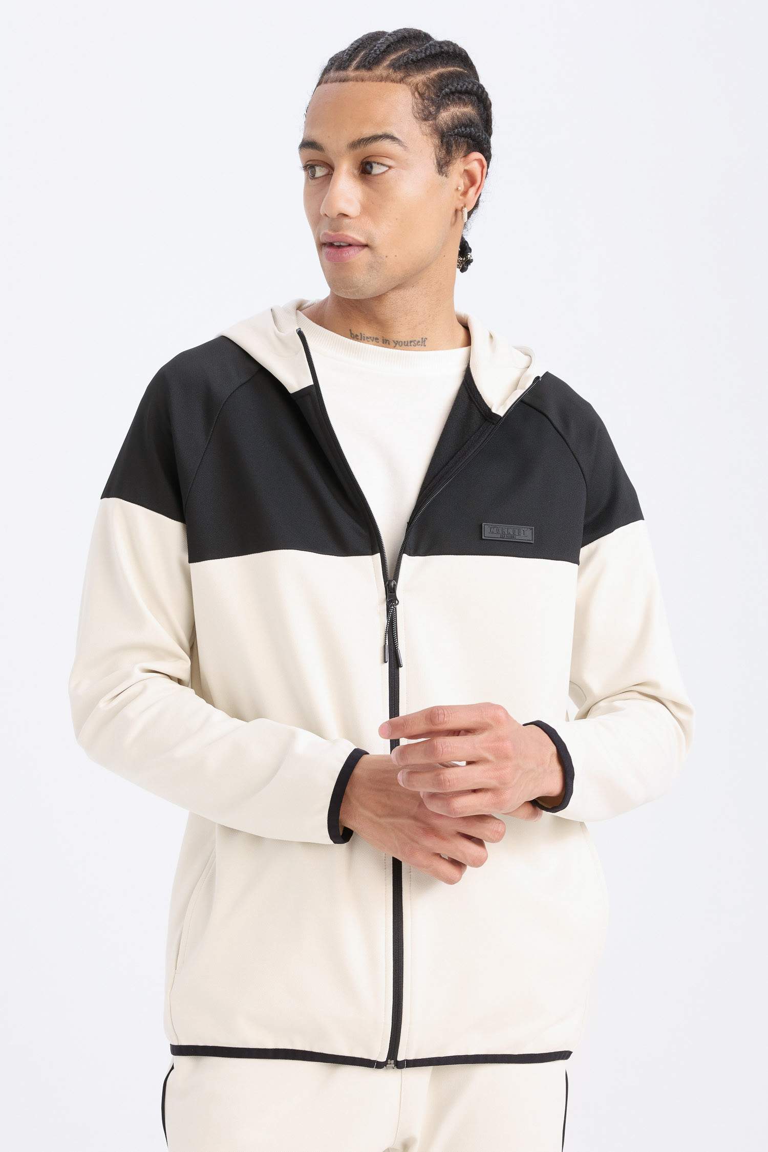 جاكيت رياضي قماش سكوبا قصة عادية بسحاب من DeFactoFit