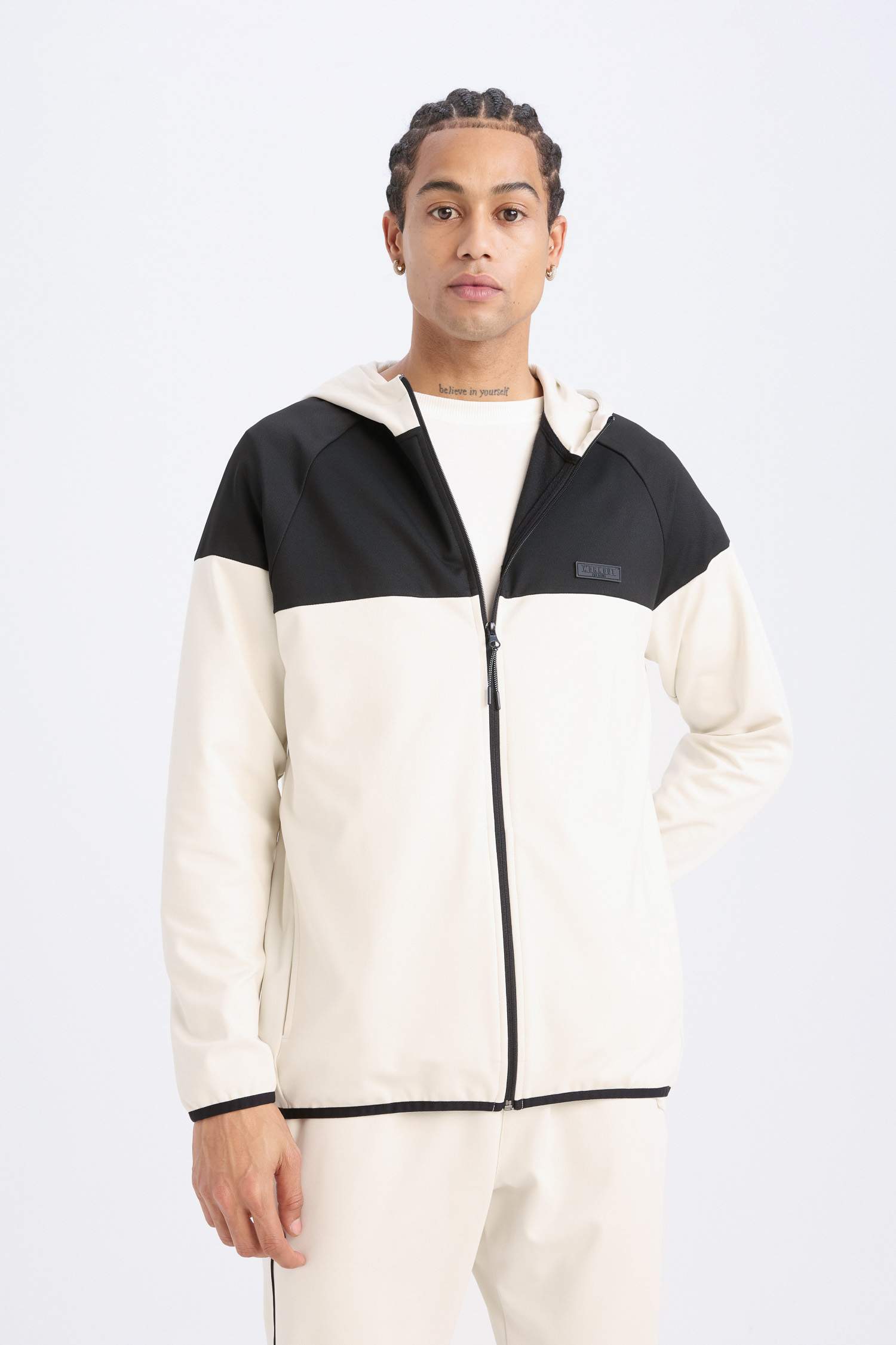 جاكيت رياضي قماش سكوبا قصة عادية بسحاب من DeFactoFit