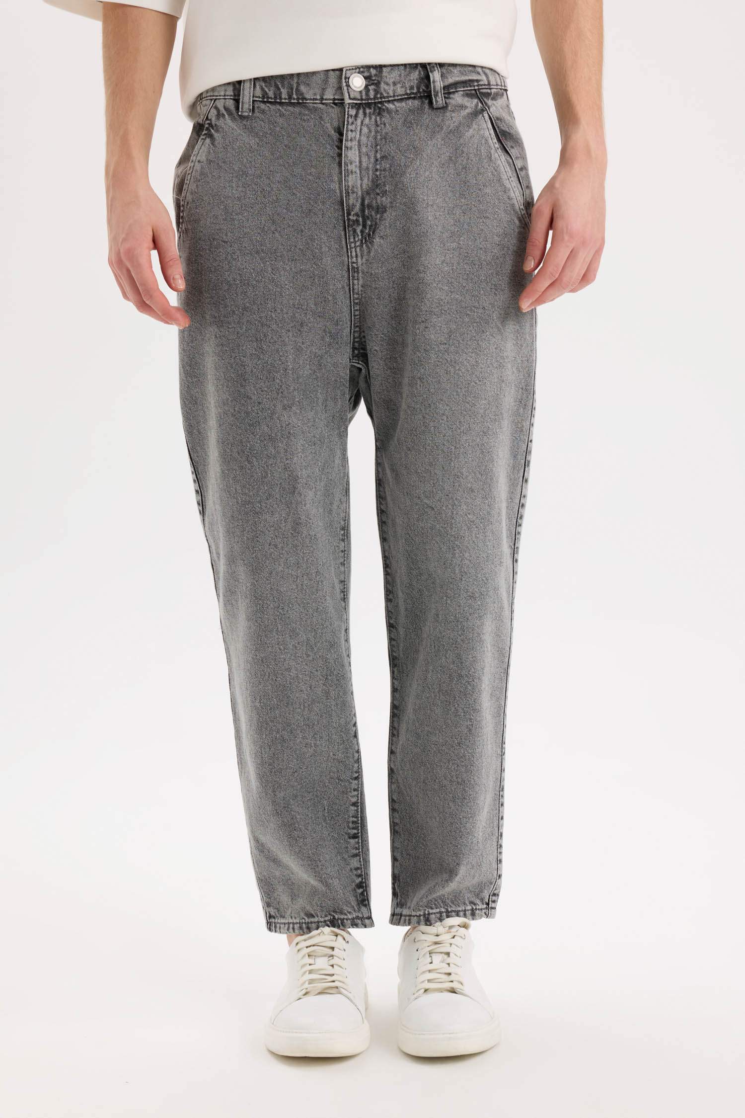 بنطلون جينز قصة فضفاضة برجل واسع