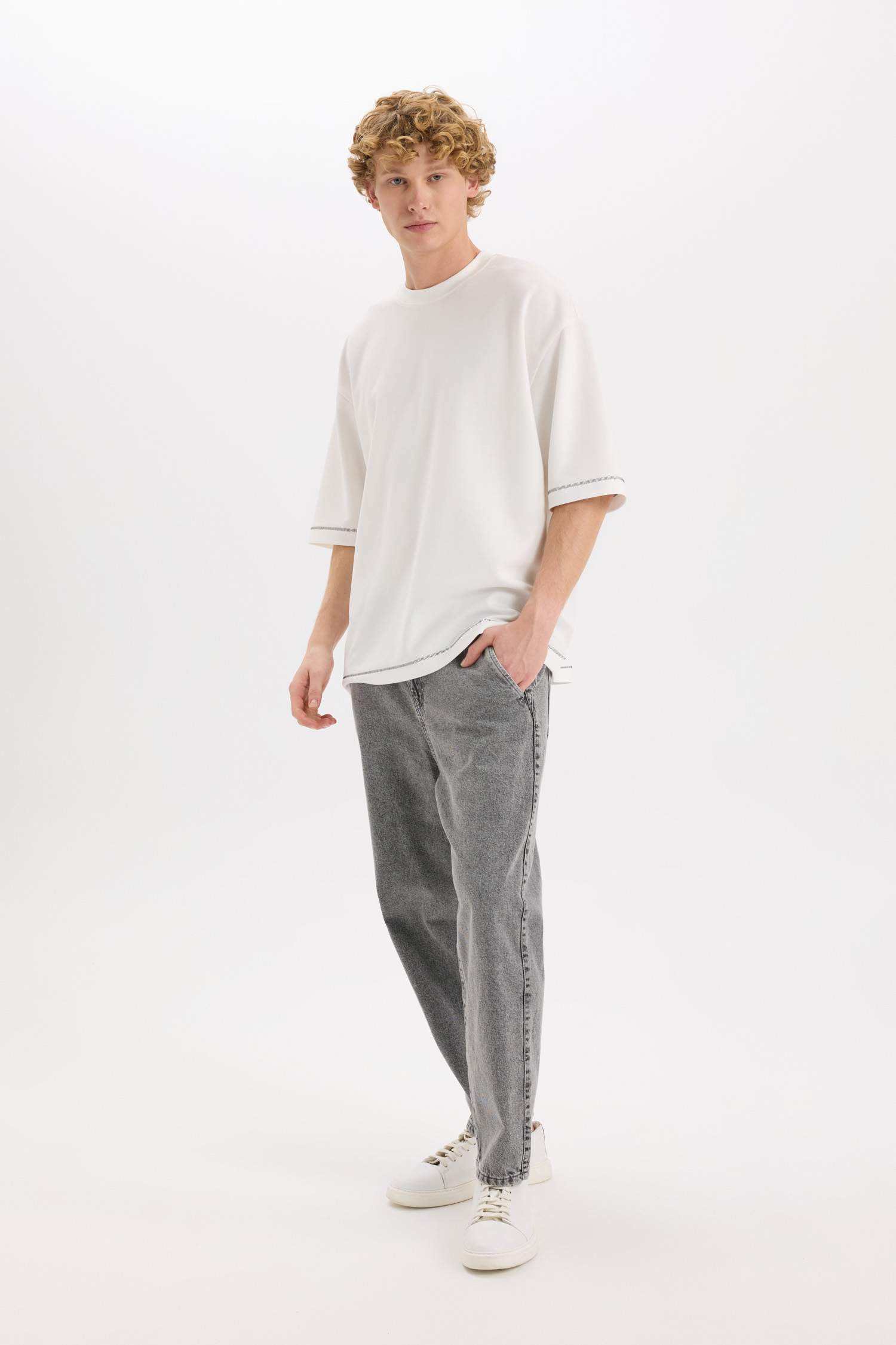 Relaxed Slouchy Fit Wide Leg Washed Jeans