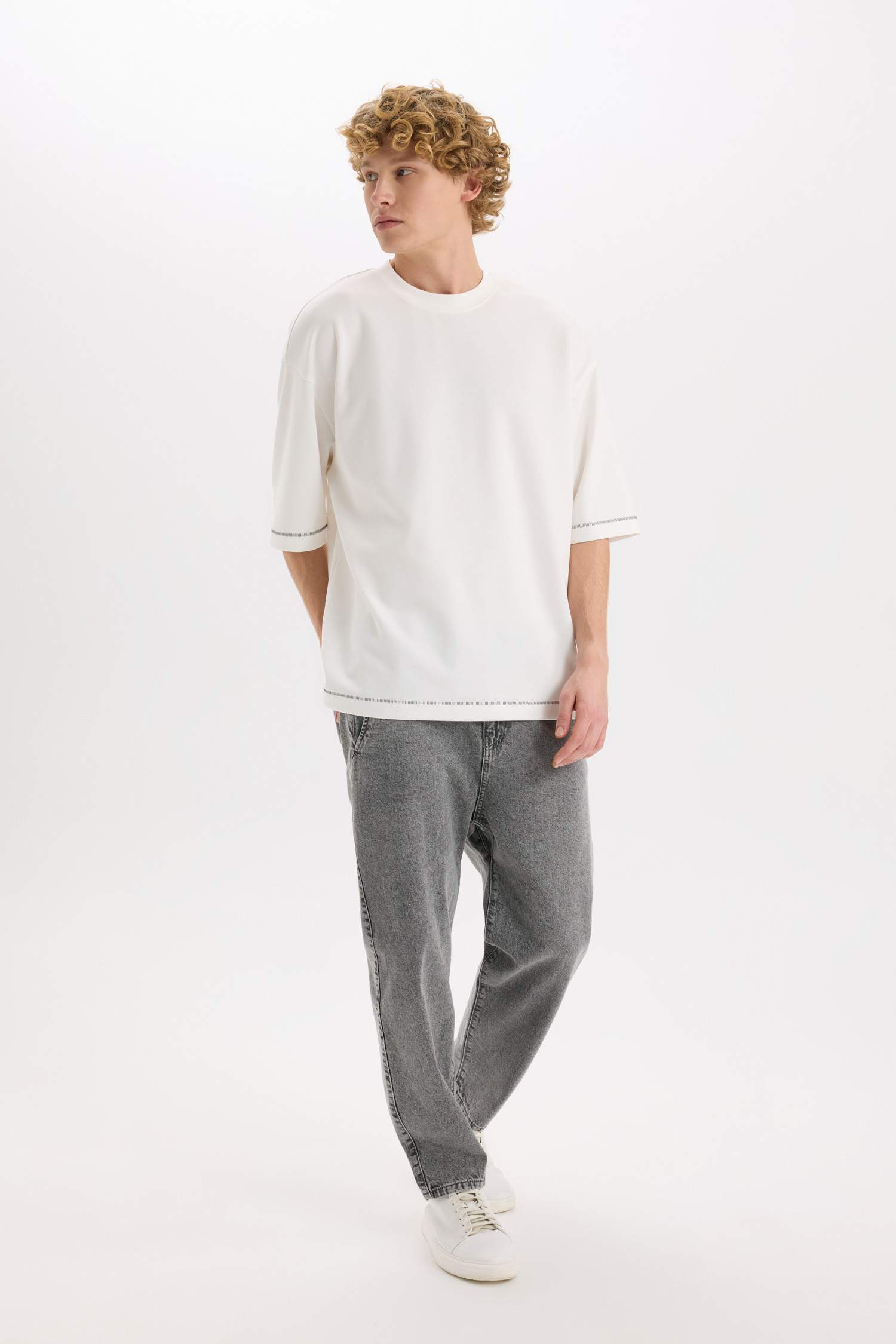 Relaxed Slouchy Fit Wide Leg Washed Jeans