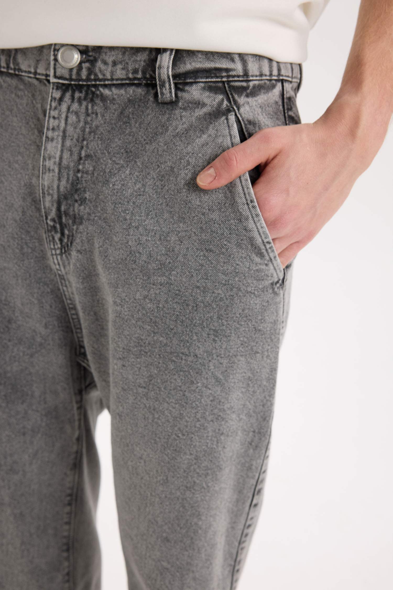 Relaxed Slouchy Fit Wide Leg Washed Jeans