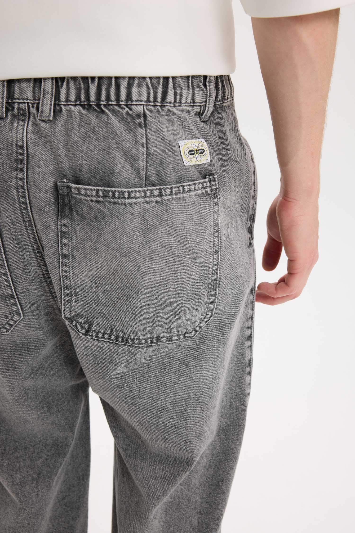 Relaxed Slouchy Fit Wide Leg Washed Jeans