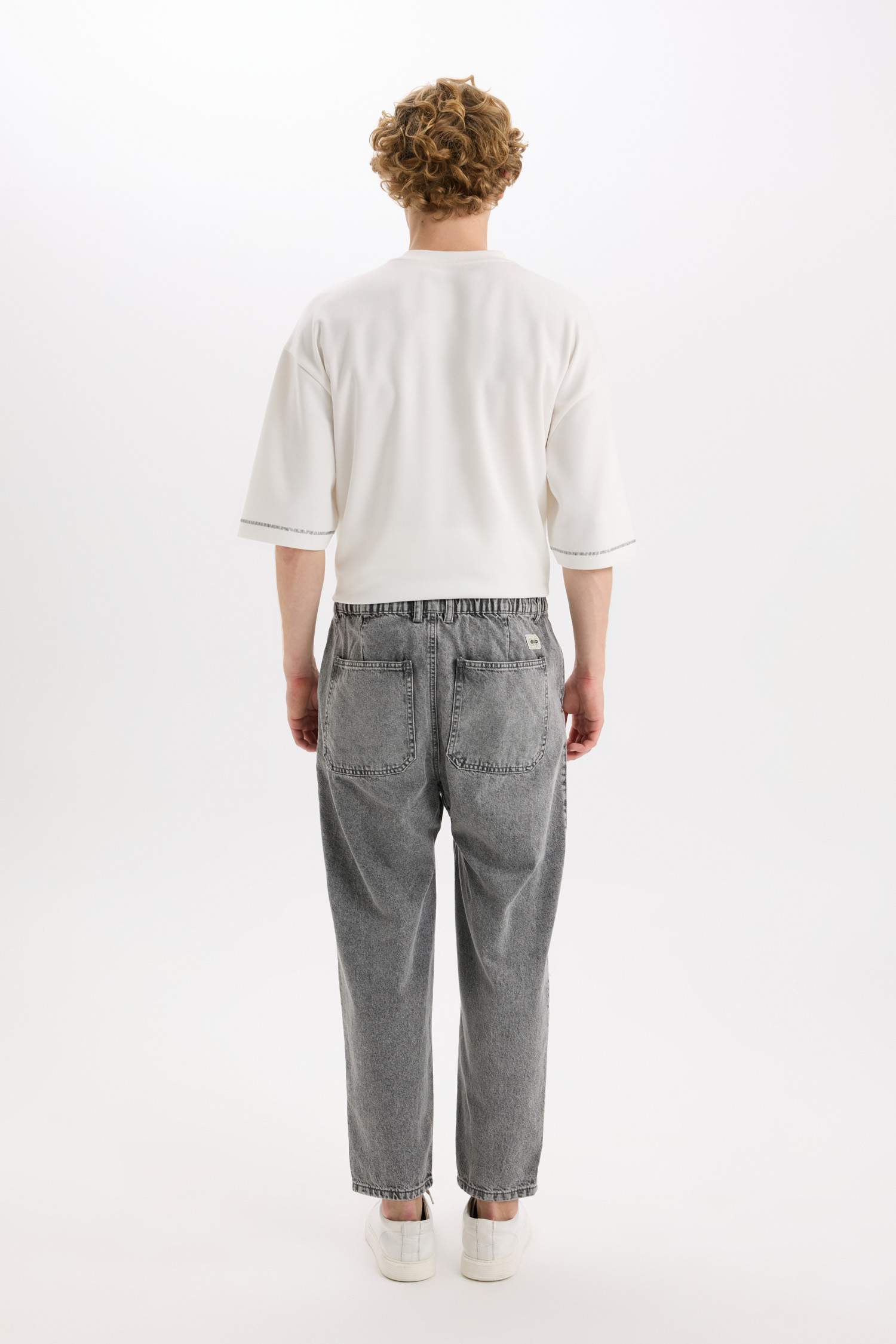 Relaxed Slouchy Fit Wide Leg Washed Jeans