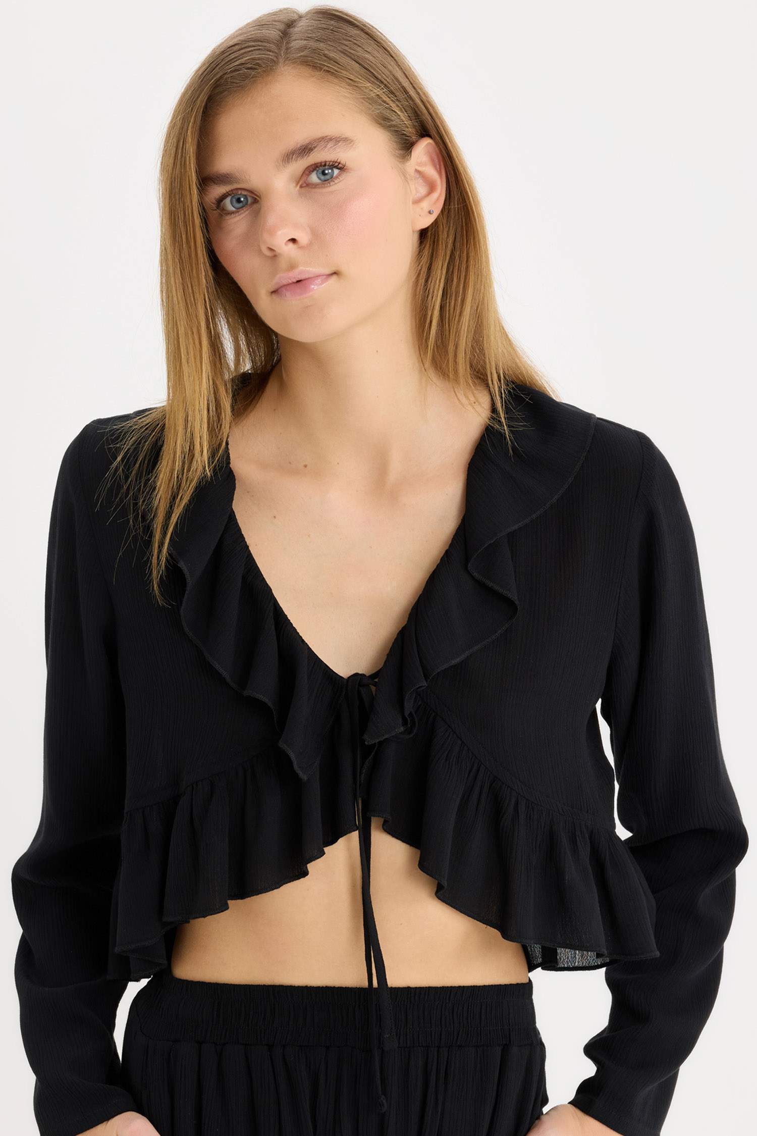 بلوزة كم طويل قصة عادية بياقة V