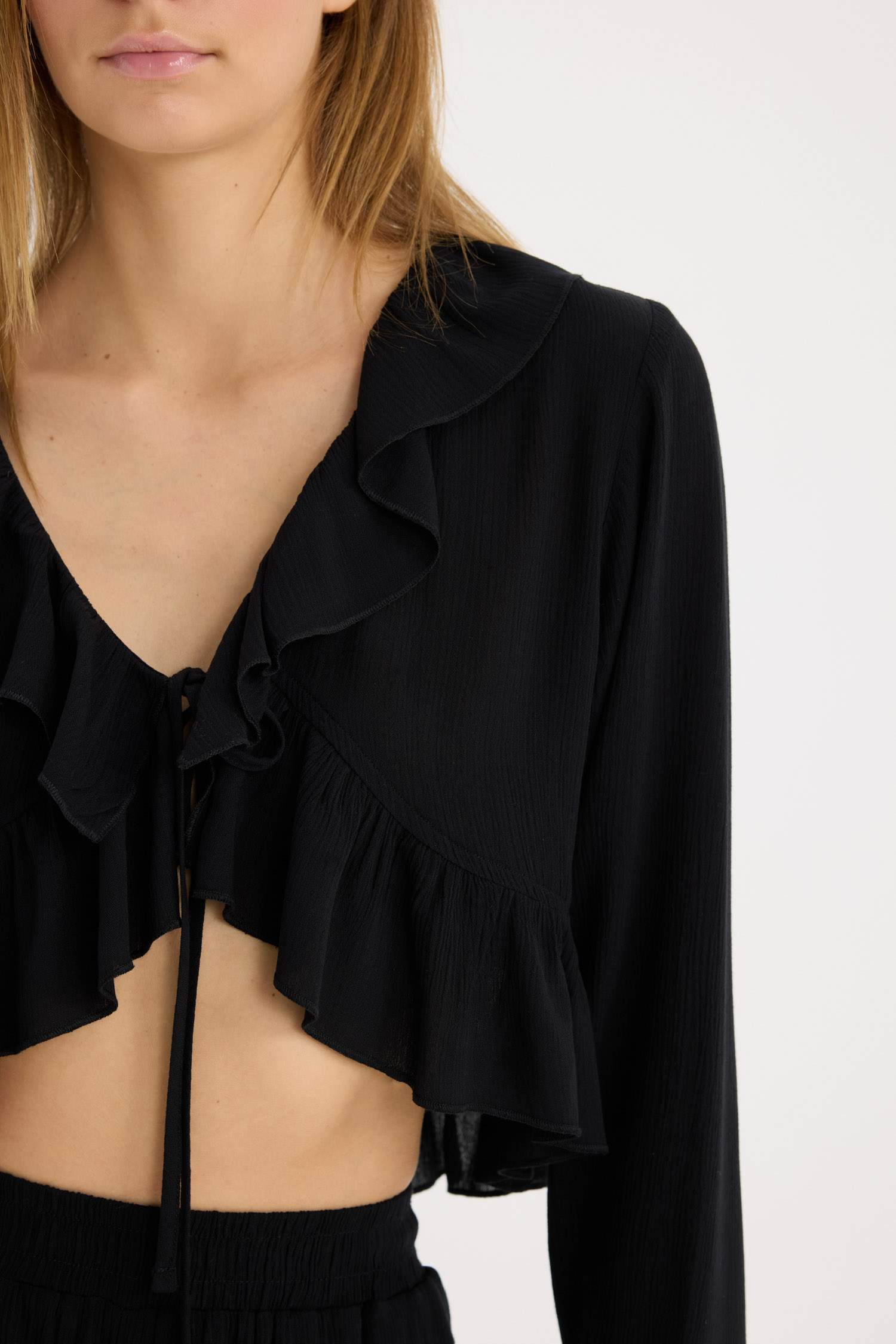 بلوزة كم طويل قصة عادية بياقة V