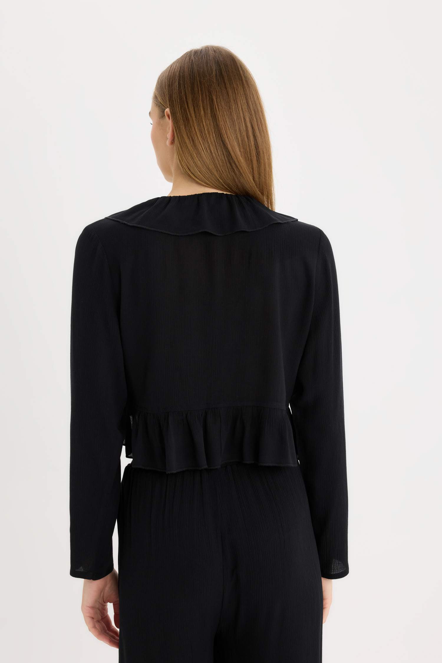 بلوزة كم طويل قصة عادية بياقة V