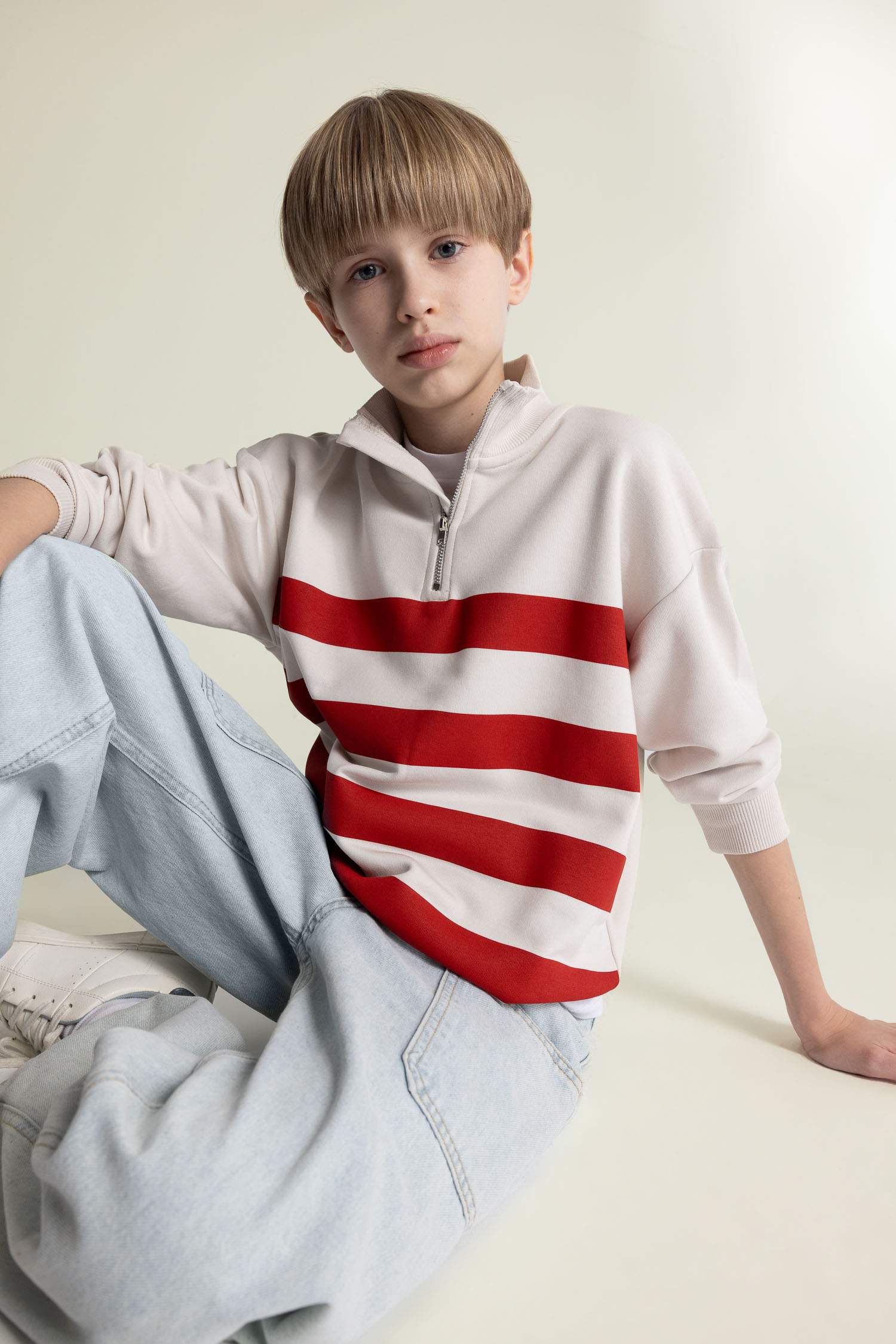 سويت شيرت أولاد اوفر سايز برقبة عالية بنصف سحاب