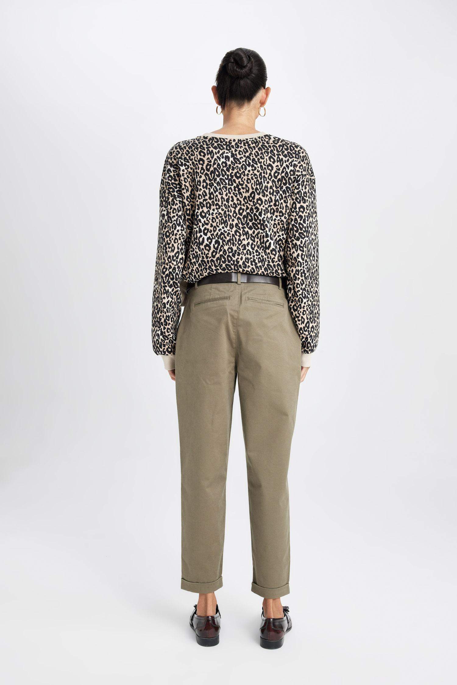 بنطلون جبردين كاروت فيت بجيب وخصر عالي