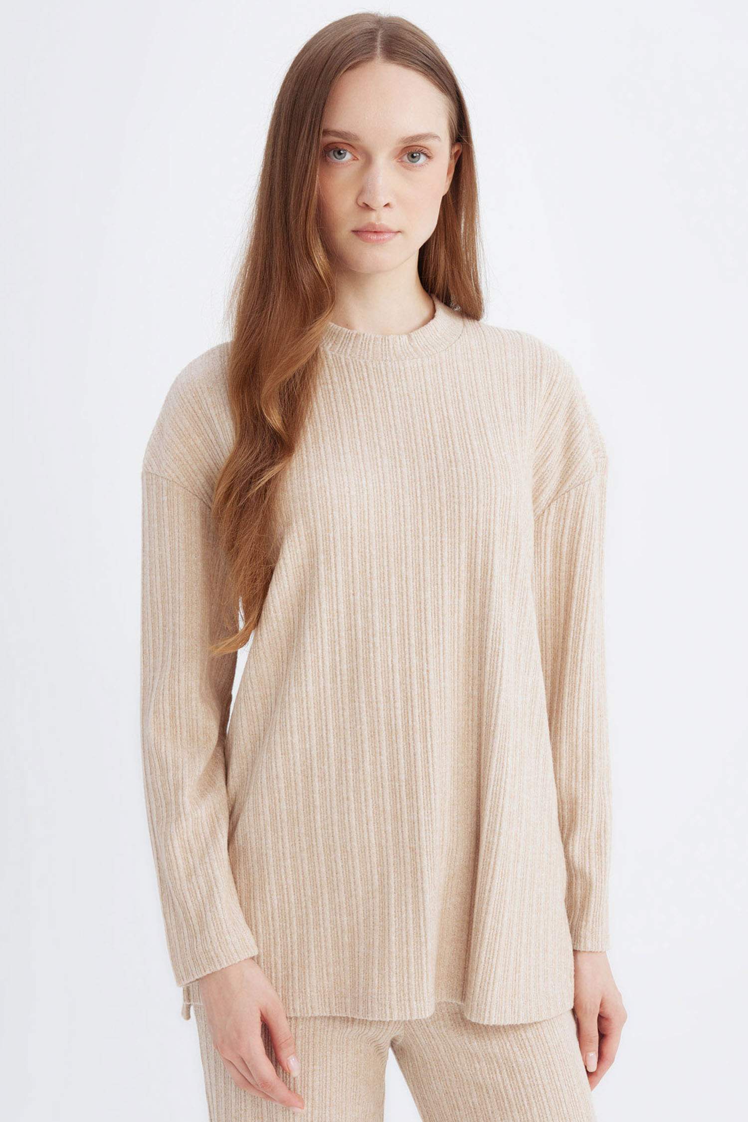 بلوزة طويلة مضلعة قصة مريحة بياخة مستديرة ببطانة ناعمة