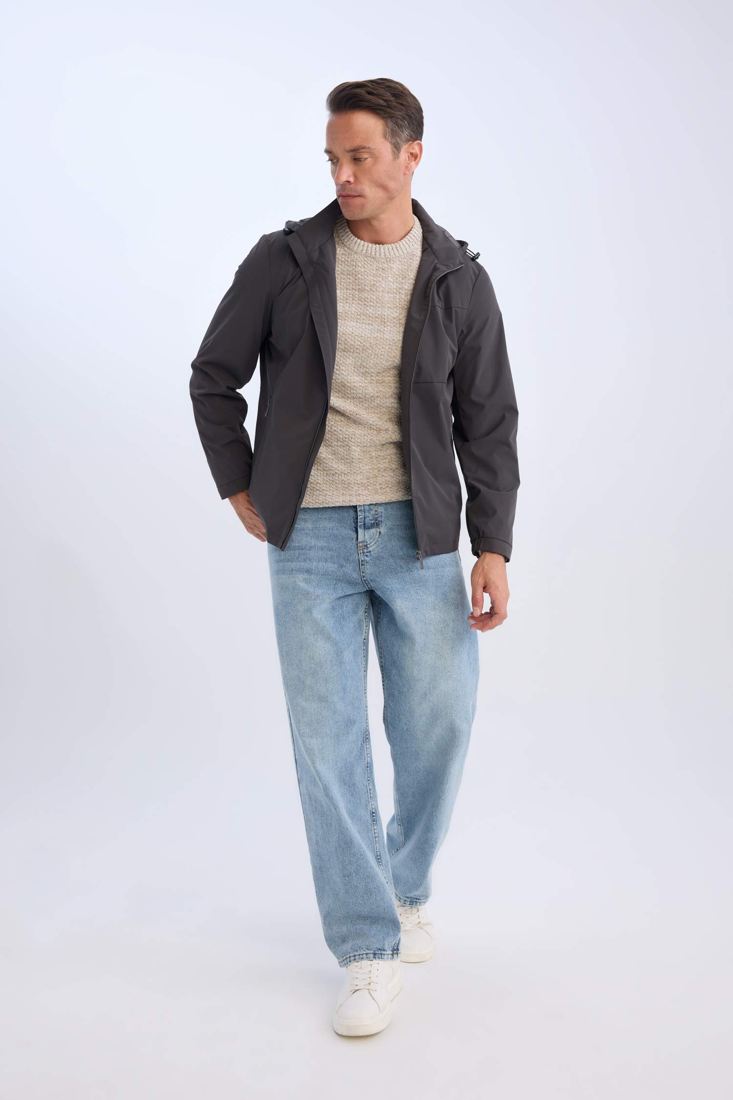 Slim Fit Dar Kesim Kapüşonlu Astarlı Fermuarlı Cepli Mevsimlik Mont