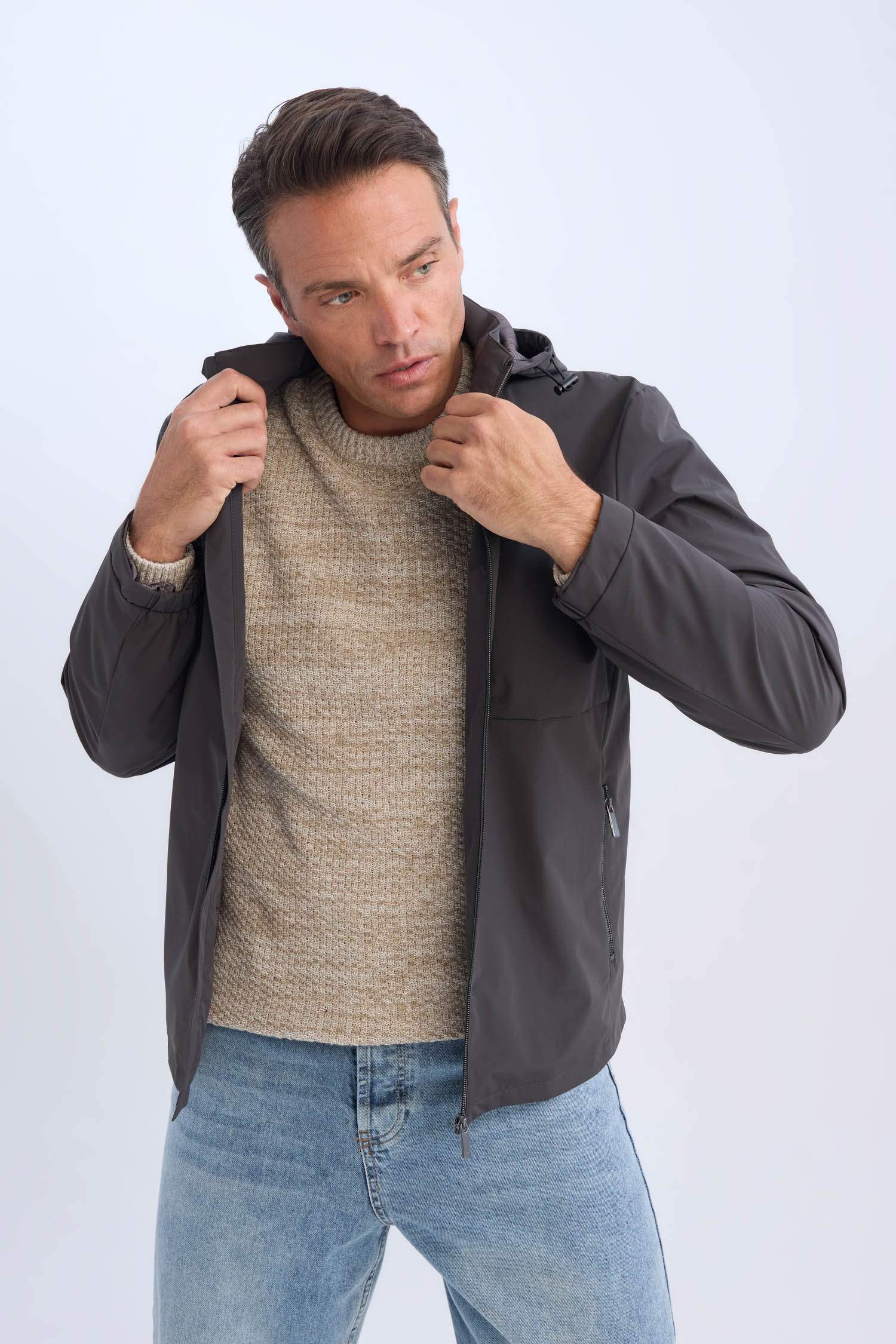 Slim Fit Dar Kesim Kapüşonlu Astarlı Fermuarlı Cepli Mevsimlik Mont