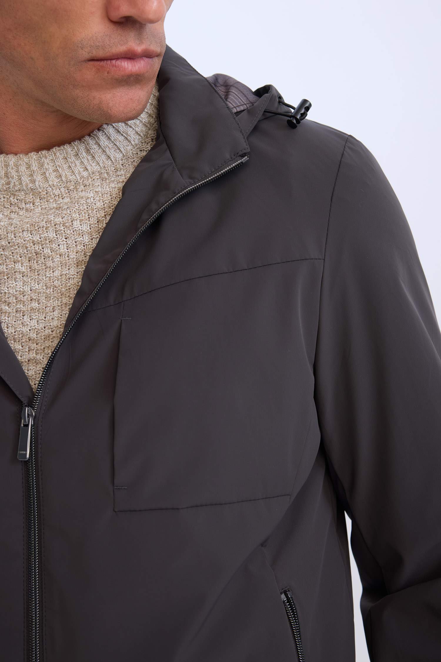 Slim Fit Dar Kesim Kapüşonlu Astarlı Fermuarlı Cepli Mevsimlik Mont