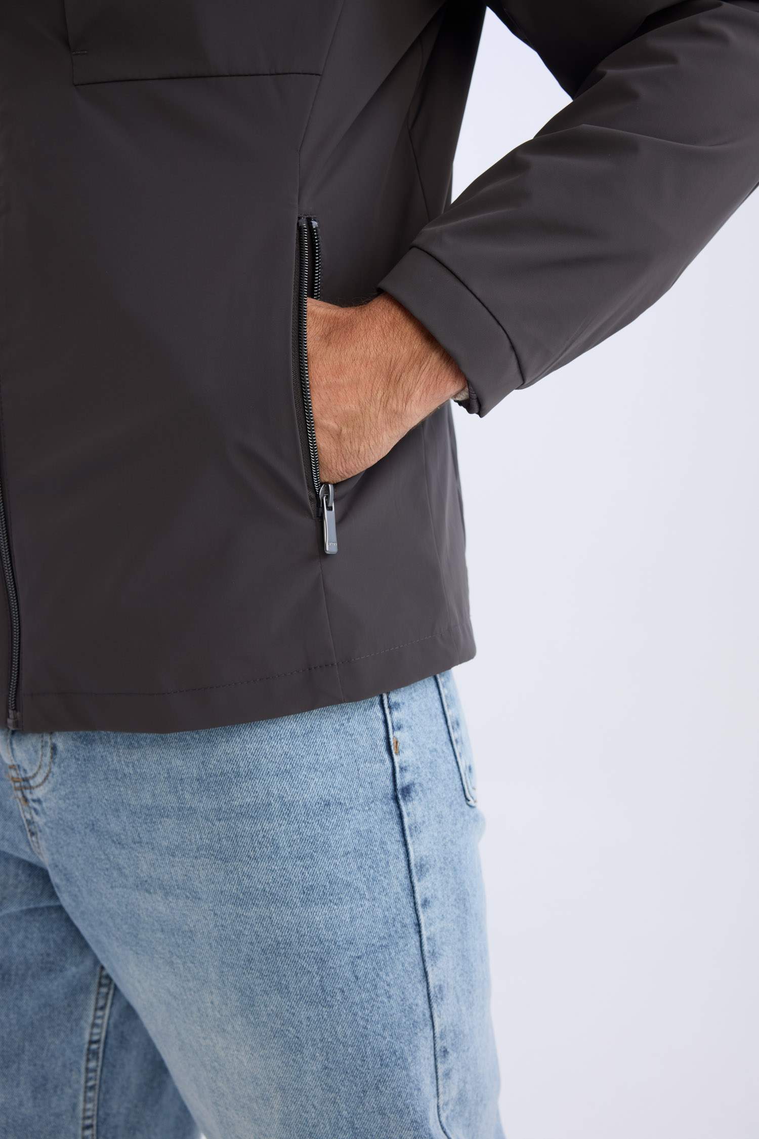 Slim Fit Dar Kesim Kapüşonlu Astarlı Fermuarlı Cepli Mevsimlik Mont