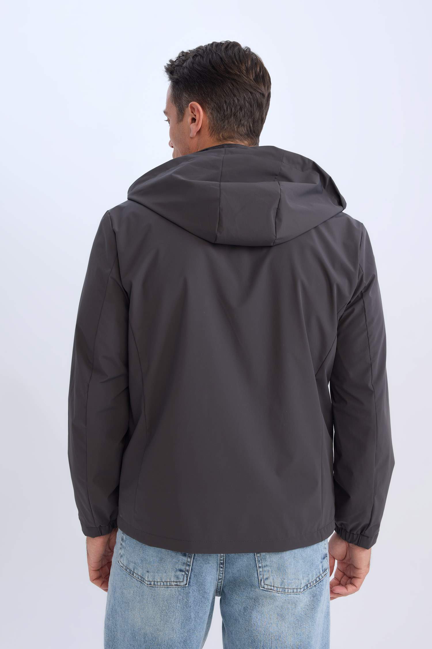 Slim Fit Dar Kesim Kapüşonlu Astarlı Fermuarlı Cepli Mevsimlik Mont