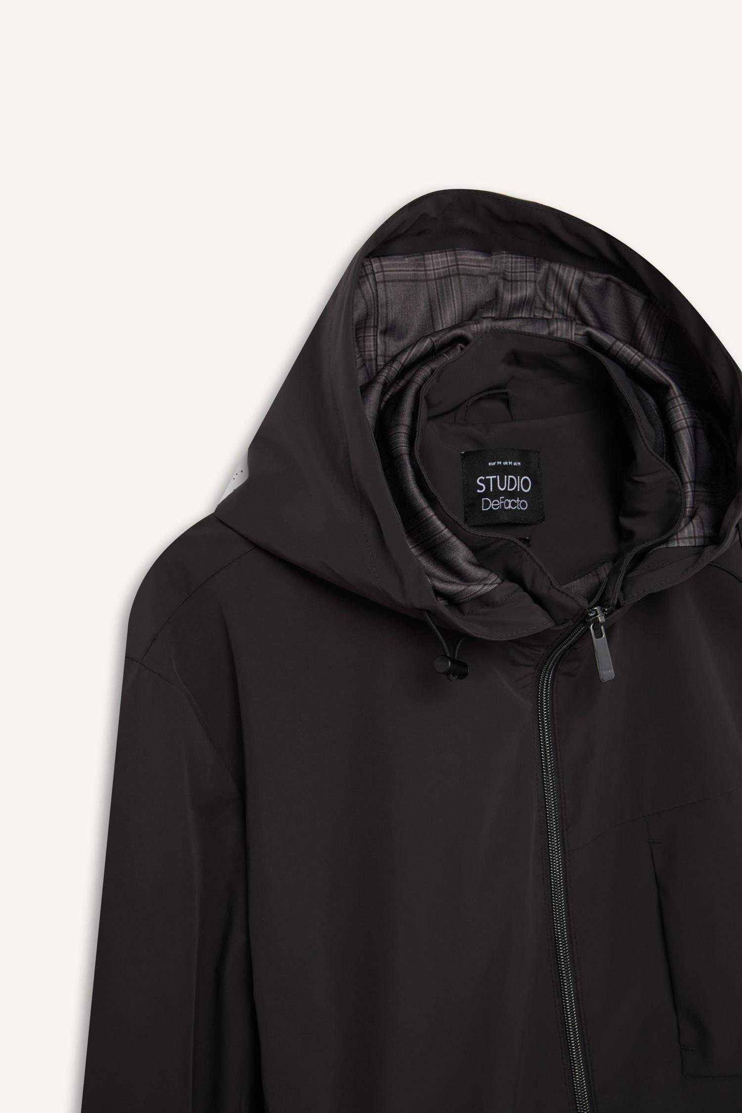 Slim Fit Dar Kesim Kapüşonlu Astarlı Fermuarlı Cepli Mevsimlik Mont