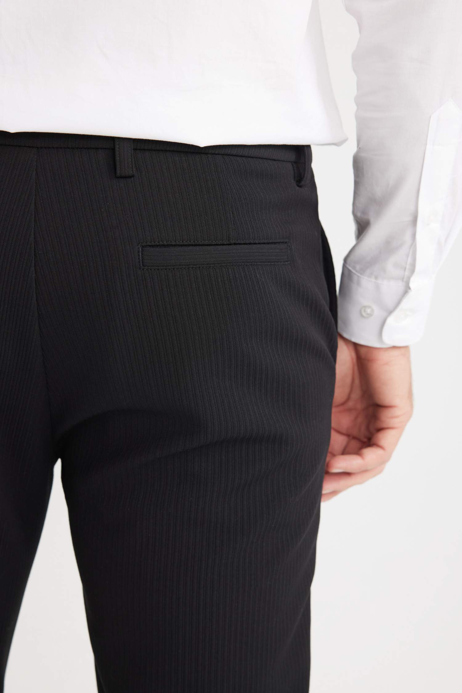 سروال كلاسيك بجيوب