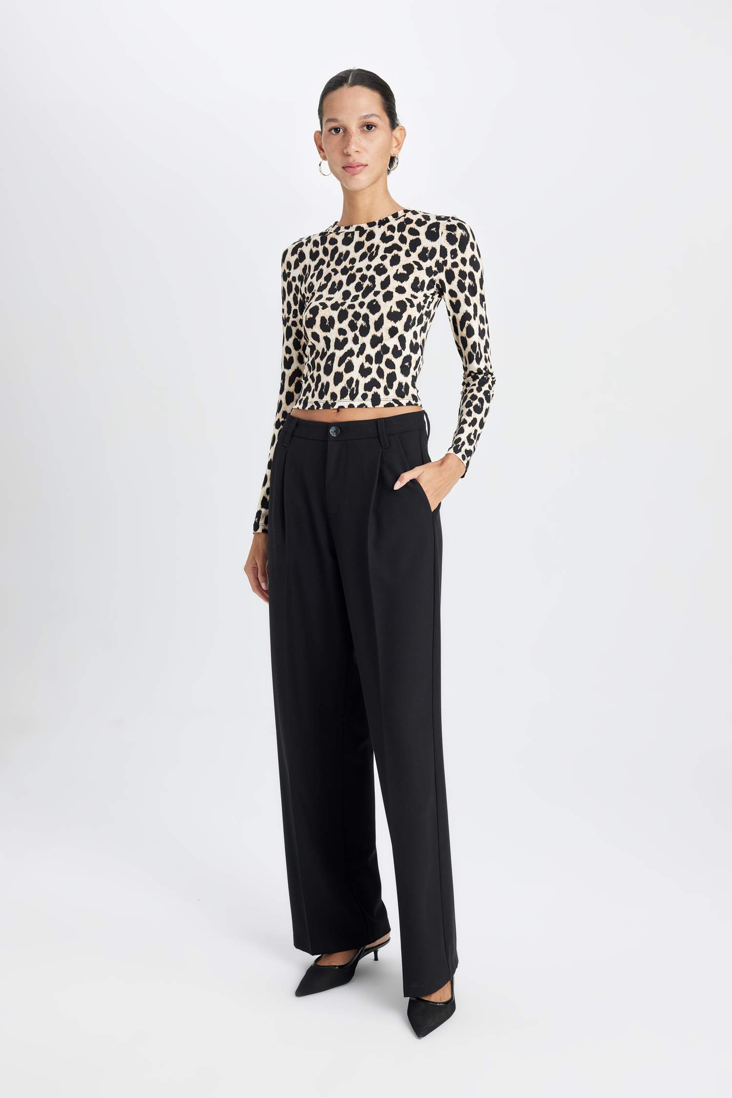 Slim Fit Crew Neck Leopard Crepe Long Sleeve T-Shirt