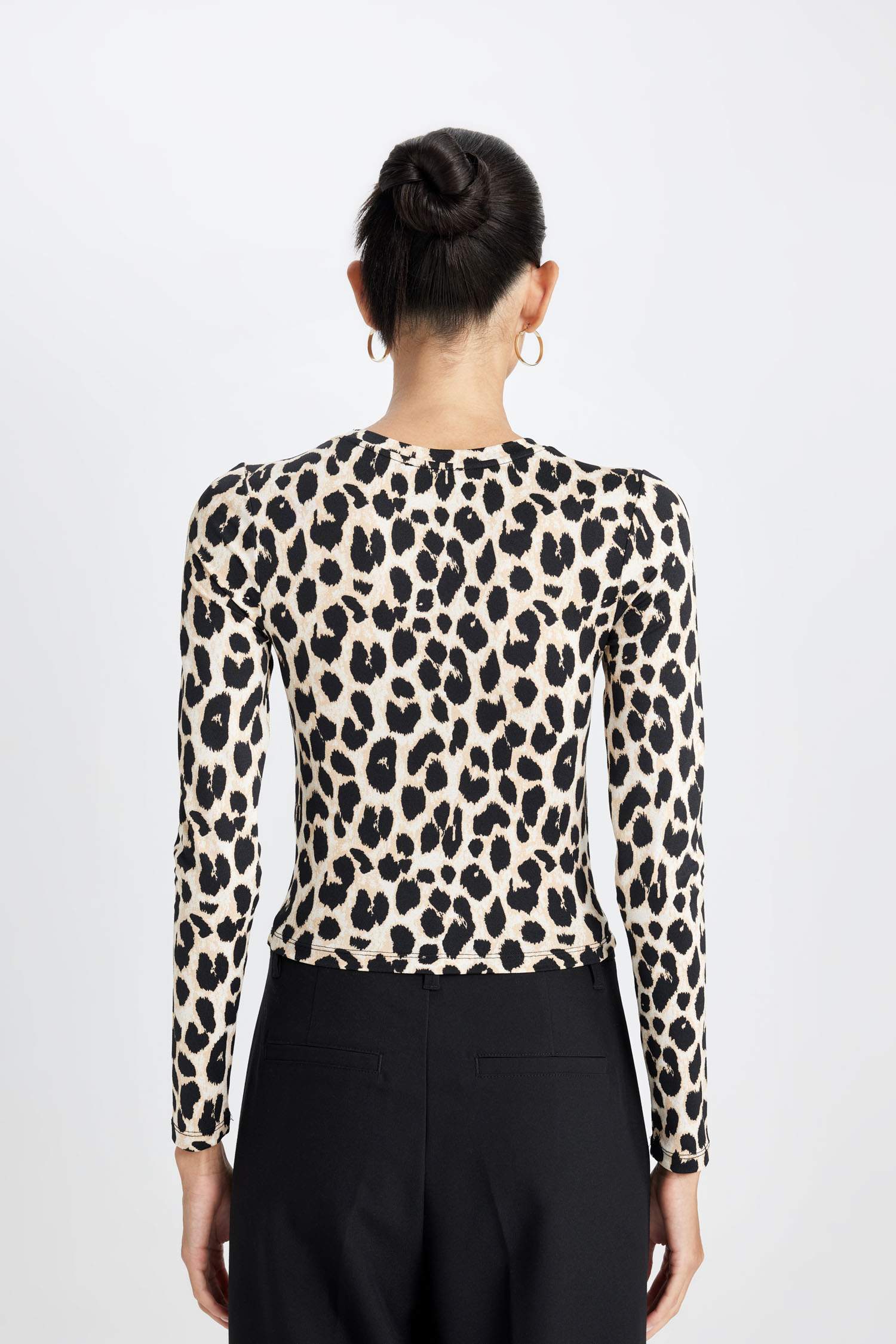 Slim Fit Crew Neck Leopard Crepe Long Sleeve T-Shirt