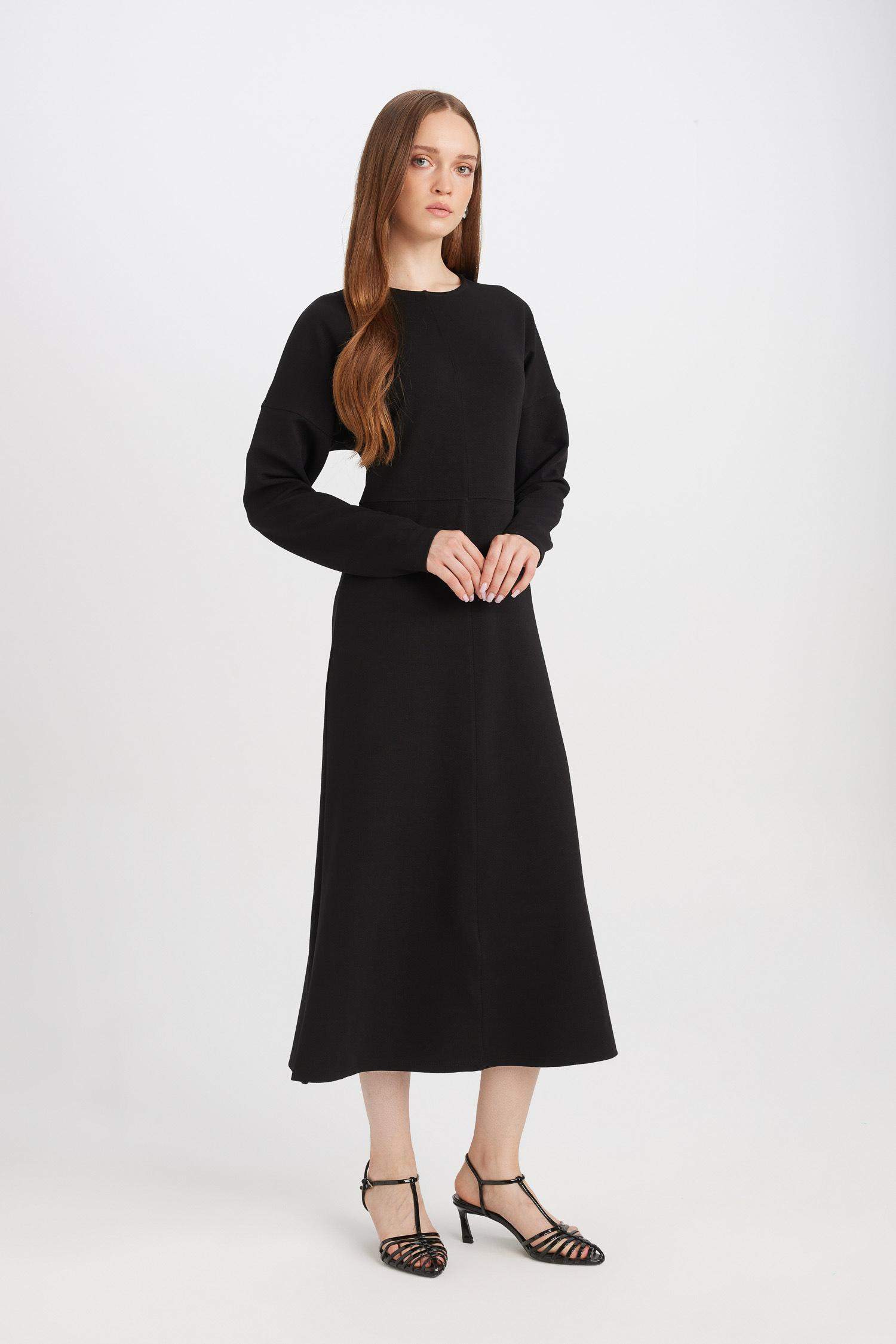 Relax Fit Bisiklet Yaka Krep Uzun Kollu Maxi Siyah Elbise