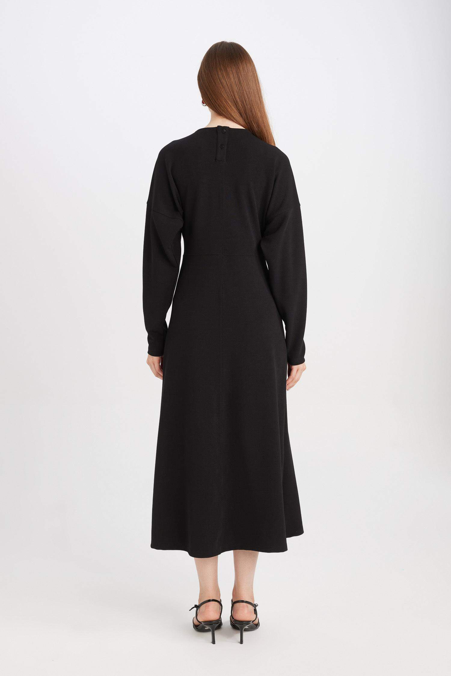 Relax Fit Bisiklet Yaka Krep Uzun Kollu Maxi Siyah Elbise