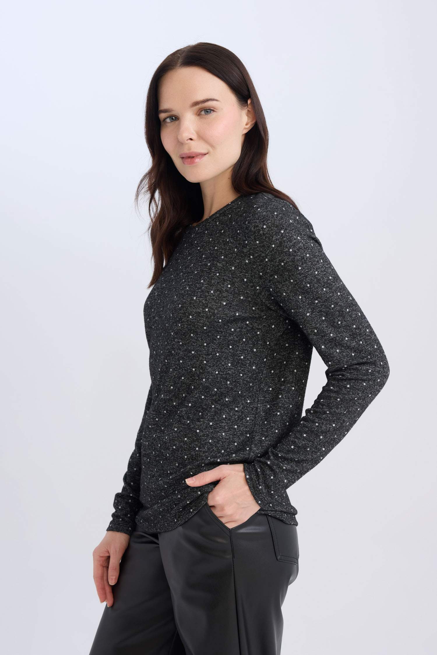 Gri Regular Fit Bisiklet Yaka Puantiyeli Uzun Kollu Tişört