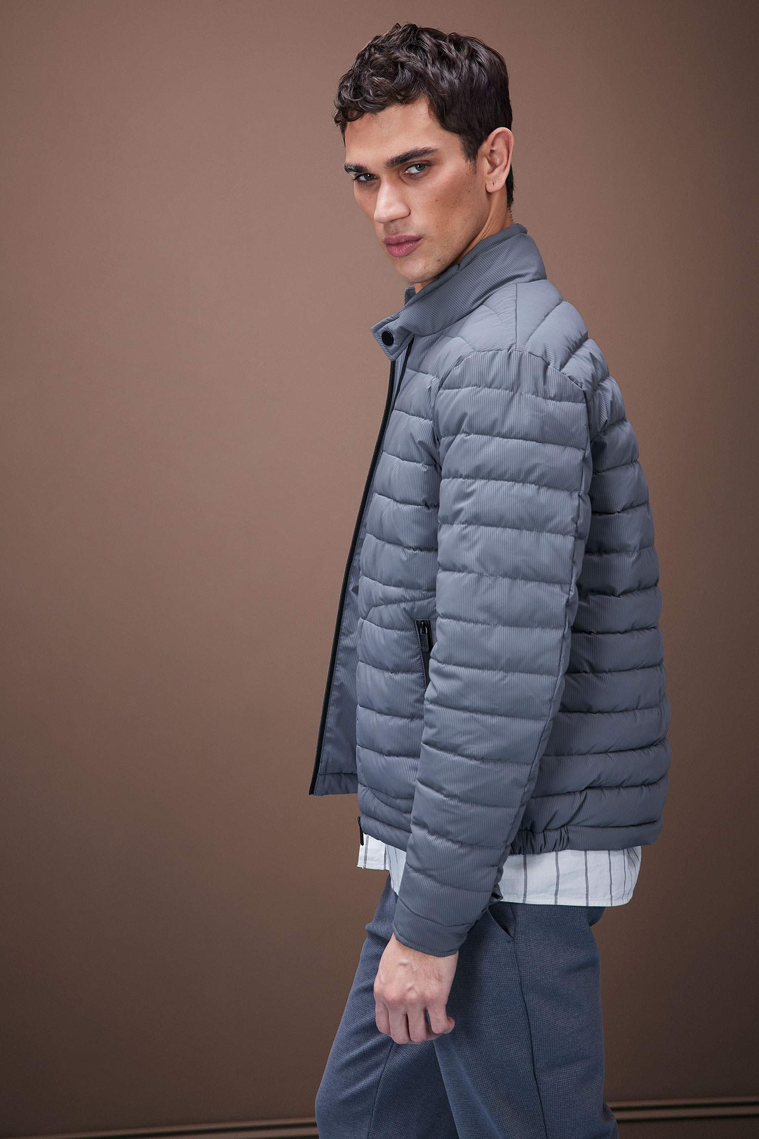 Slim Fit Dar Kesim Dik Yaka Astarlı Fermuarlı Cepli Kışlık Mont