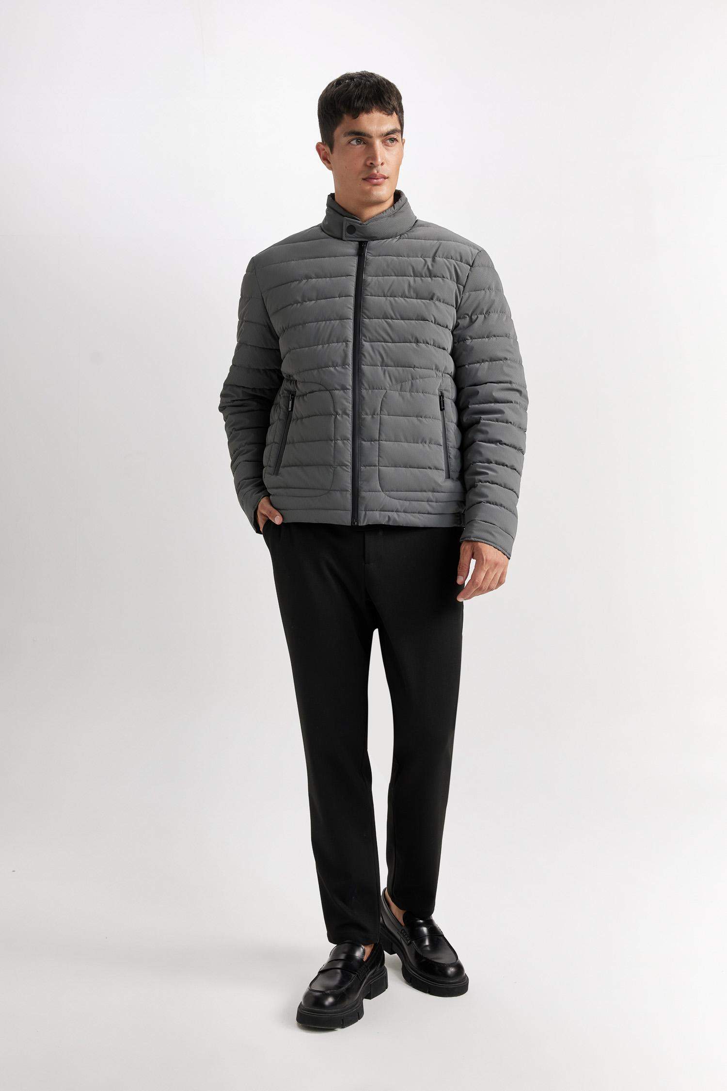 Slim Fit Dar Kesim Dik Yaka Astarlı Fermuarlı Cepli Kışlık Mont