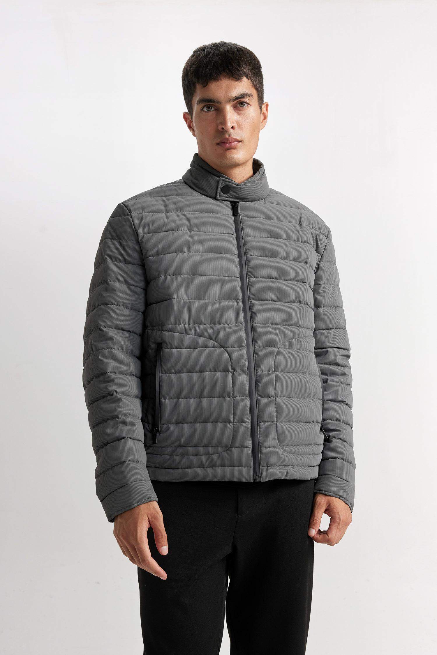 Slim Fit Dar Kesim Dik Yaka Astarlı Fermuarlı Cepli Kışlık Mont