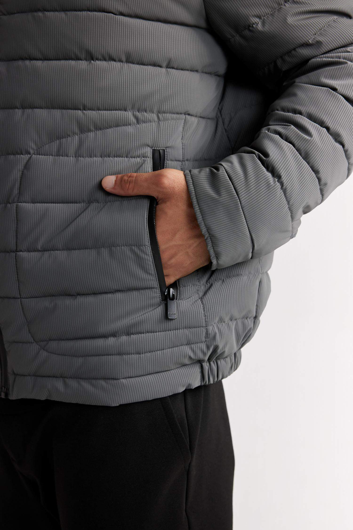 Slim Fit Dar Kesim Dik Yaka Astarlı Fermuarlı Cepli Kışlık Mont