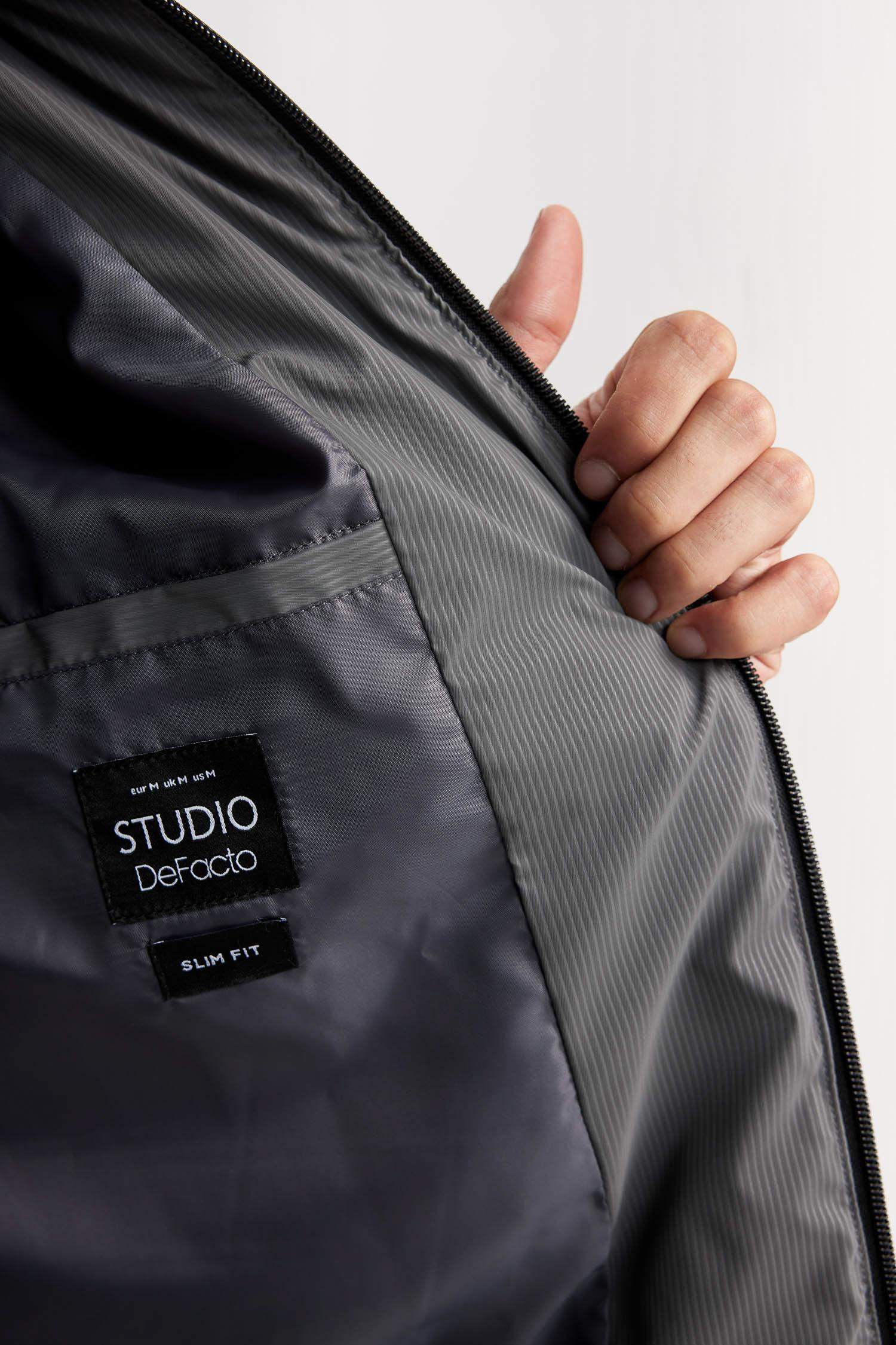 Slim Fit Dar Kesim Dik Yaka Astarlı Fermuarlı Cepli Kışlık Mont