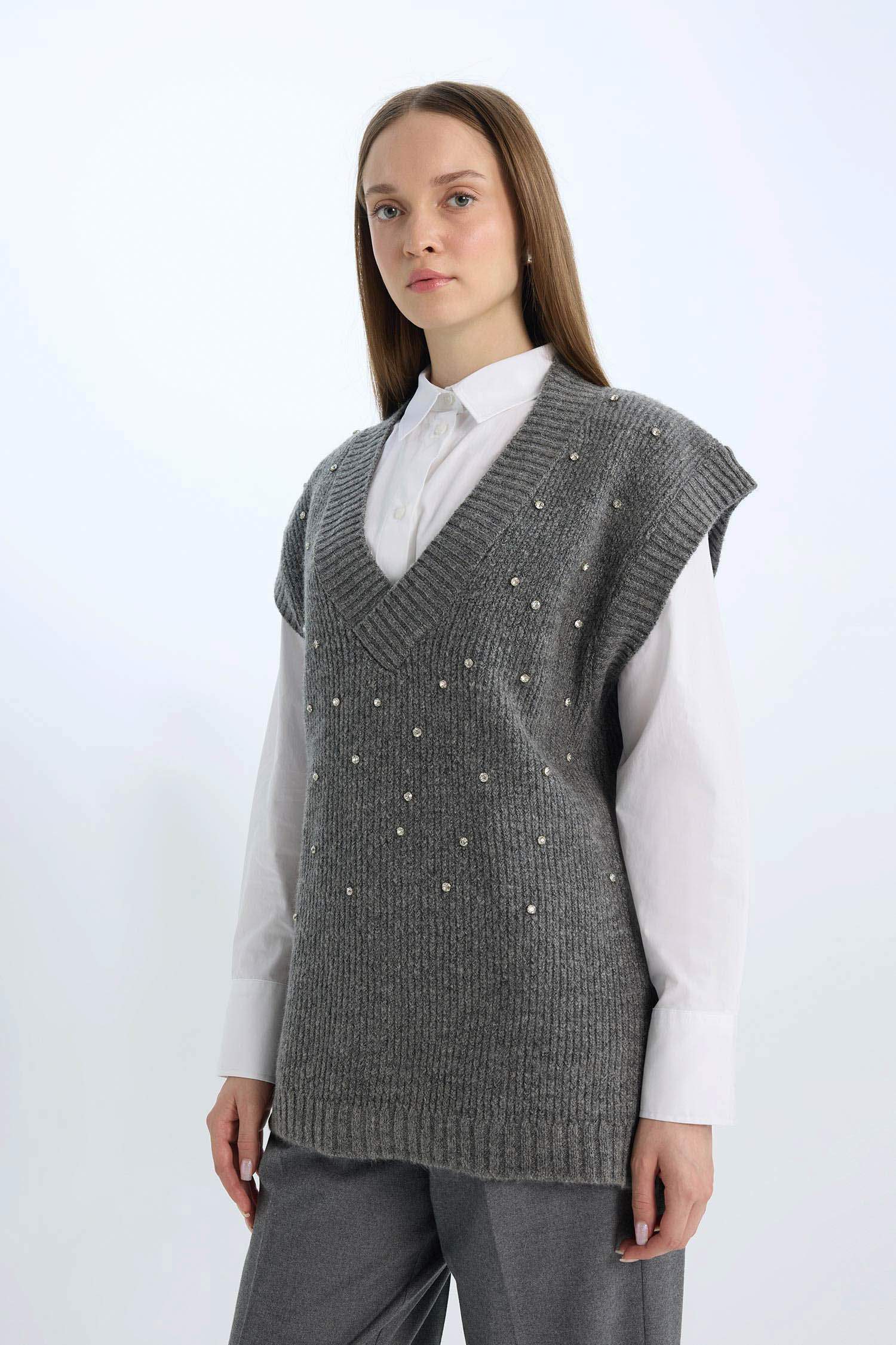 Relax Fit V Yaka Taşlı Triko Süveter