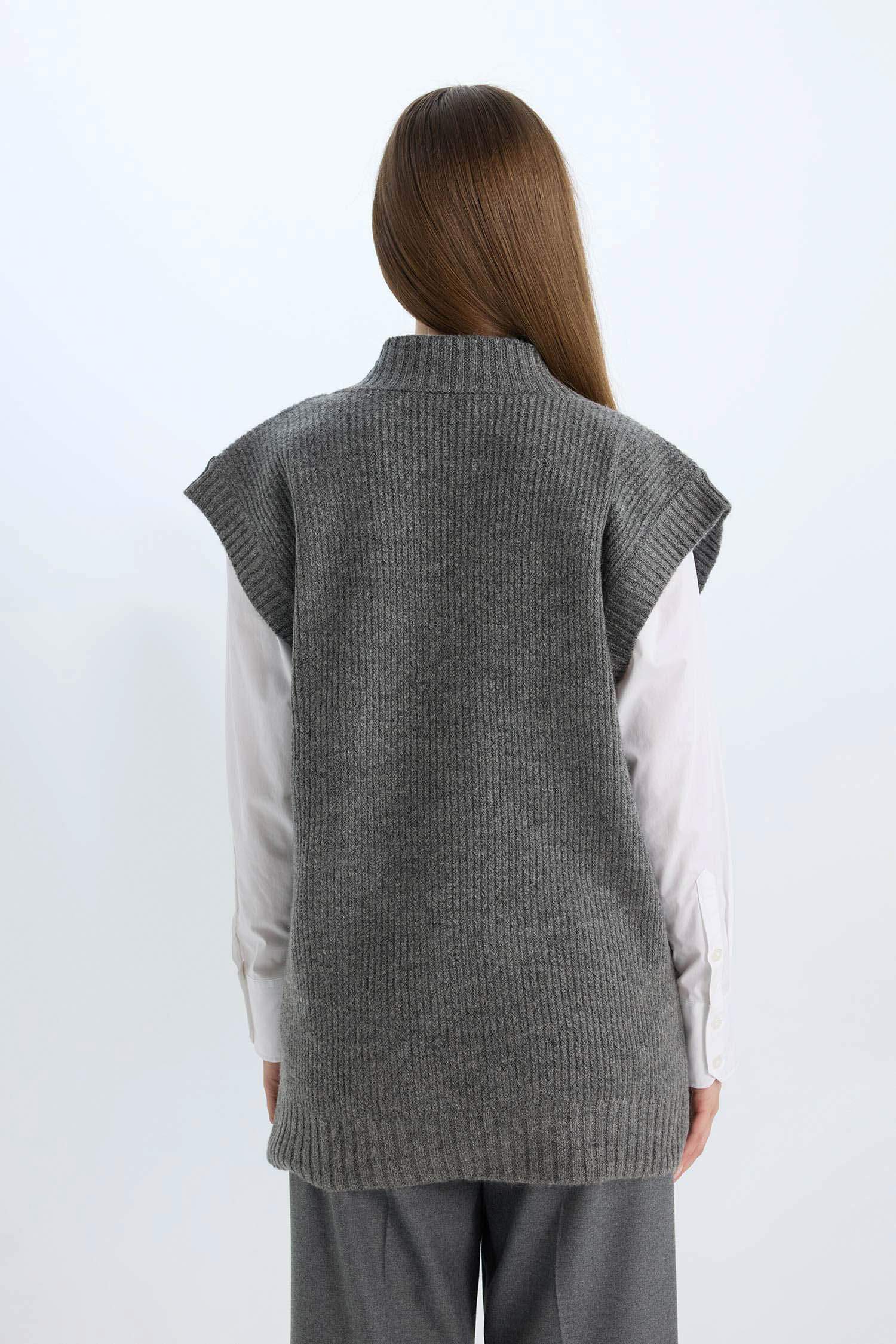 Relax Fit V Yaka Taşlı Triko Süveter