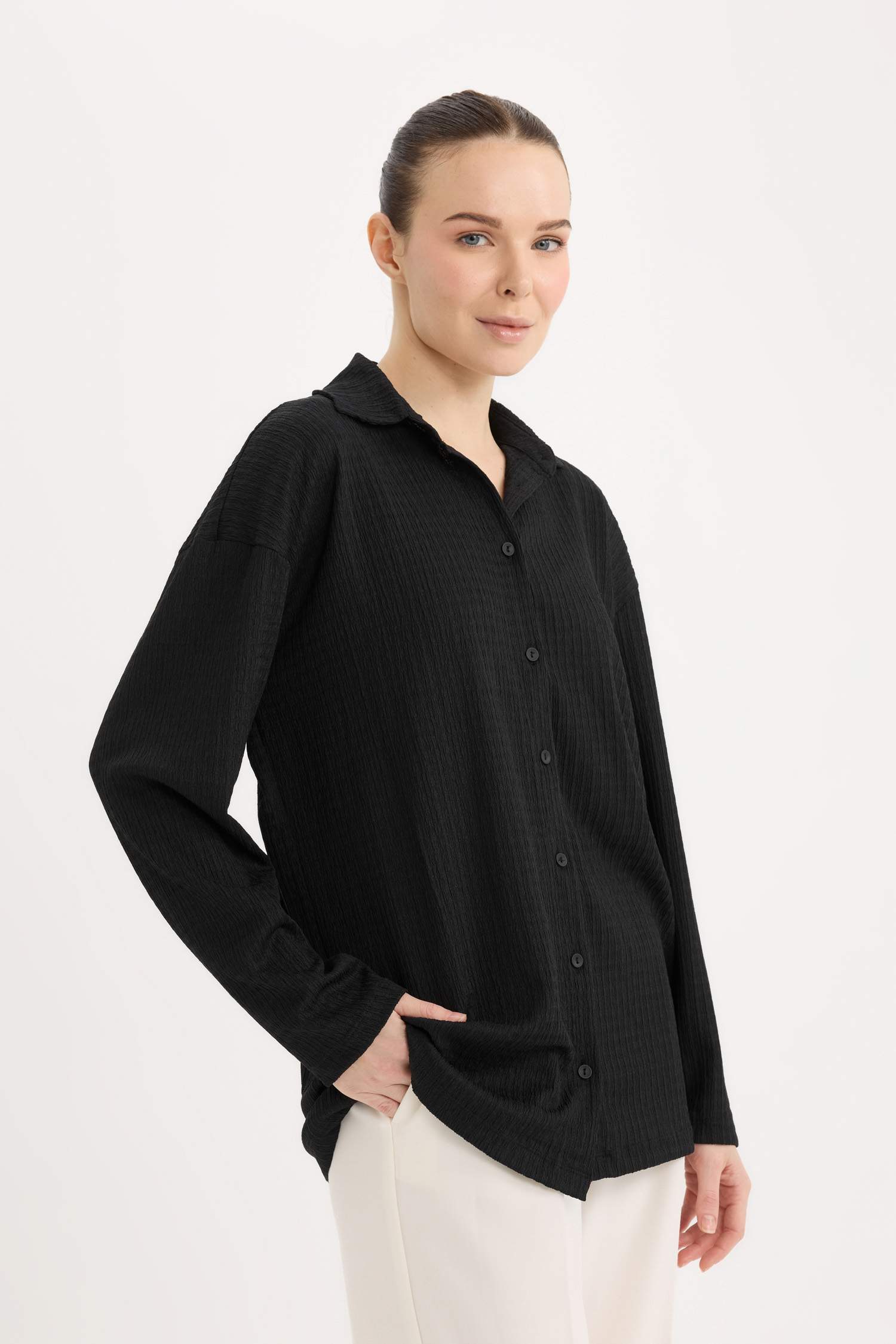 تيشيرت كم طويل القماش المنسوج قصة مريحة برقبة بولو