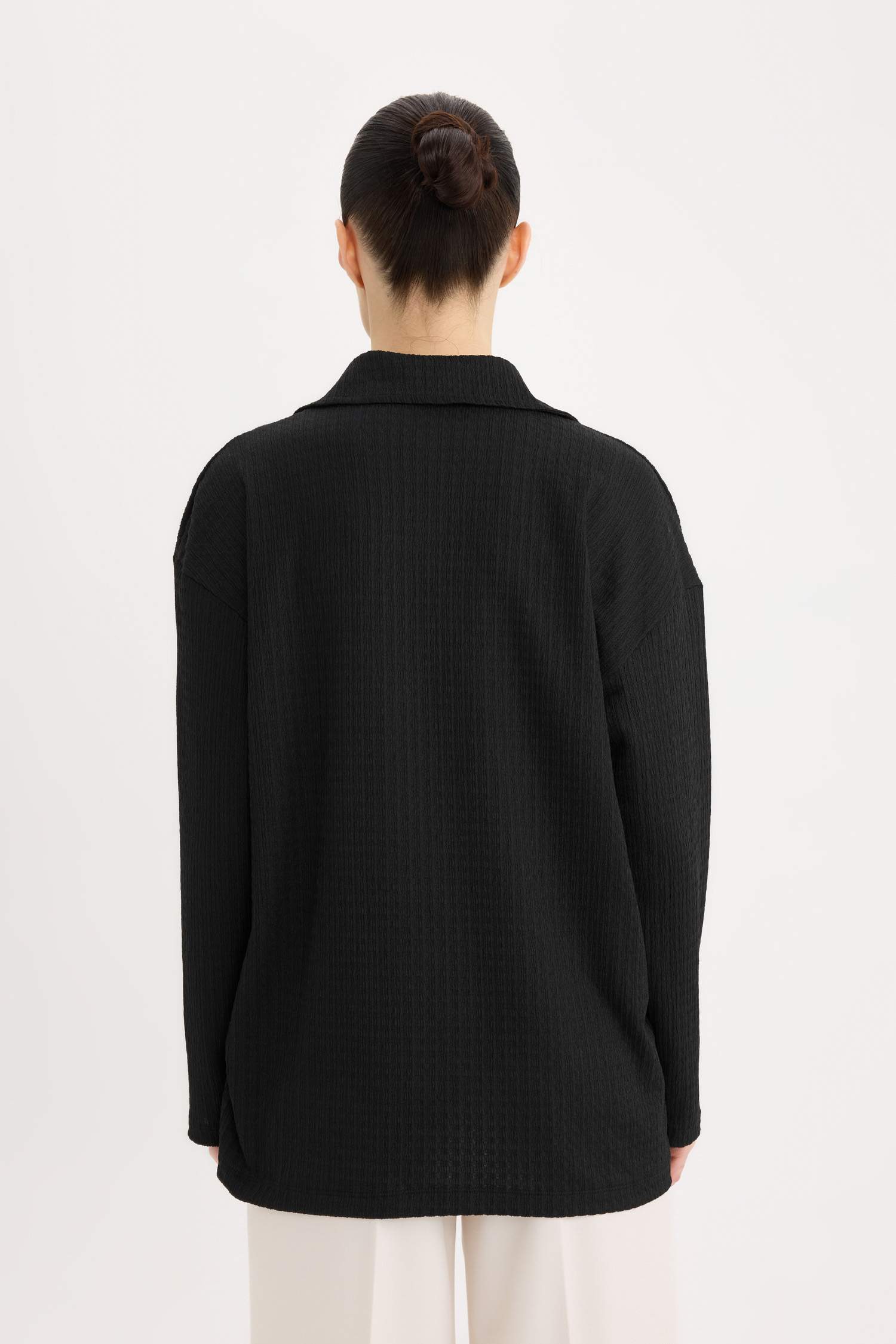 تيشيرت كم طويل القماش المنسوج قصة مريحة برقبة بولو