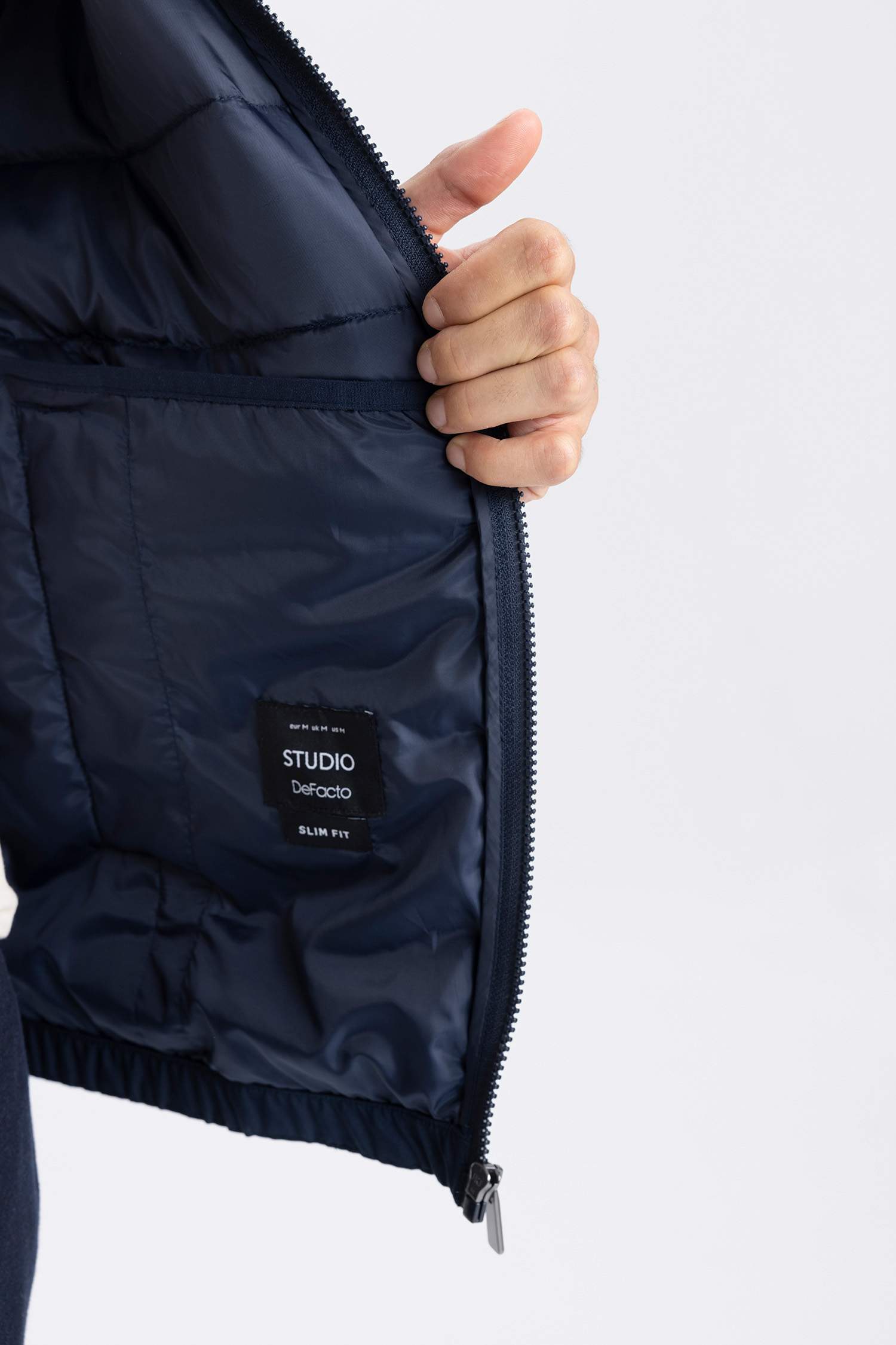 جاكيت دودون سليم فيت بياقة عالية