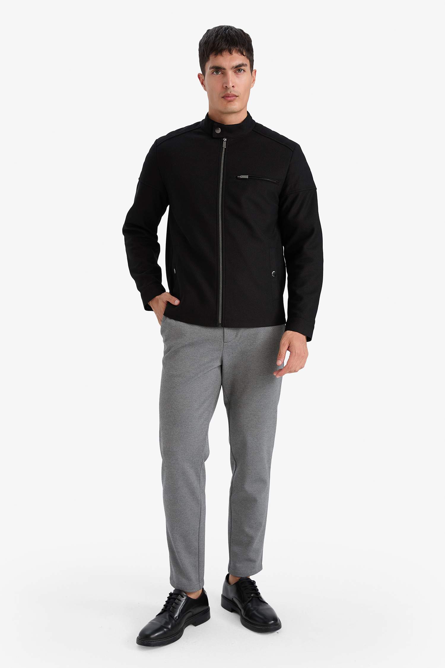 Slim Fit Dar Kesim Dik Yaka Astarlı Fermuarlı Cepli Mevsimlik Baharlık Mont