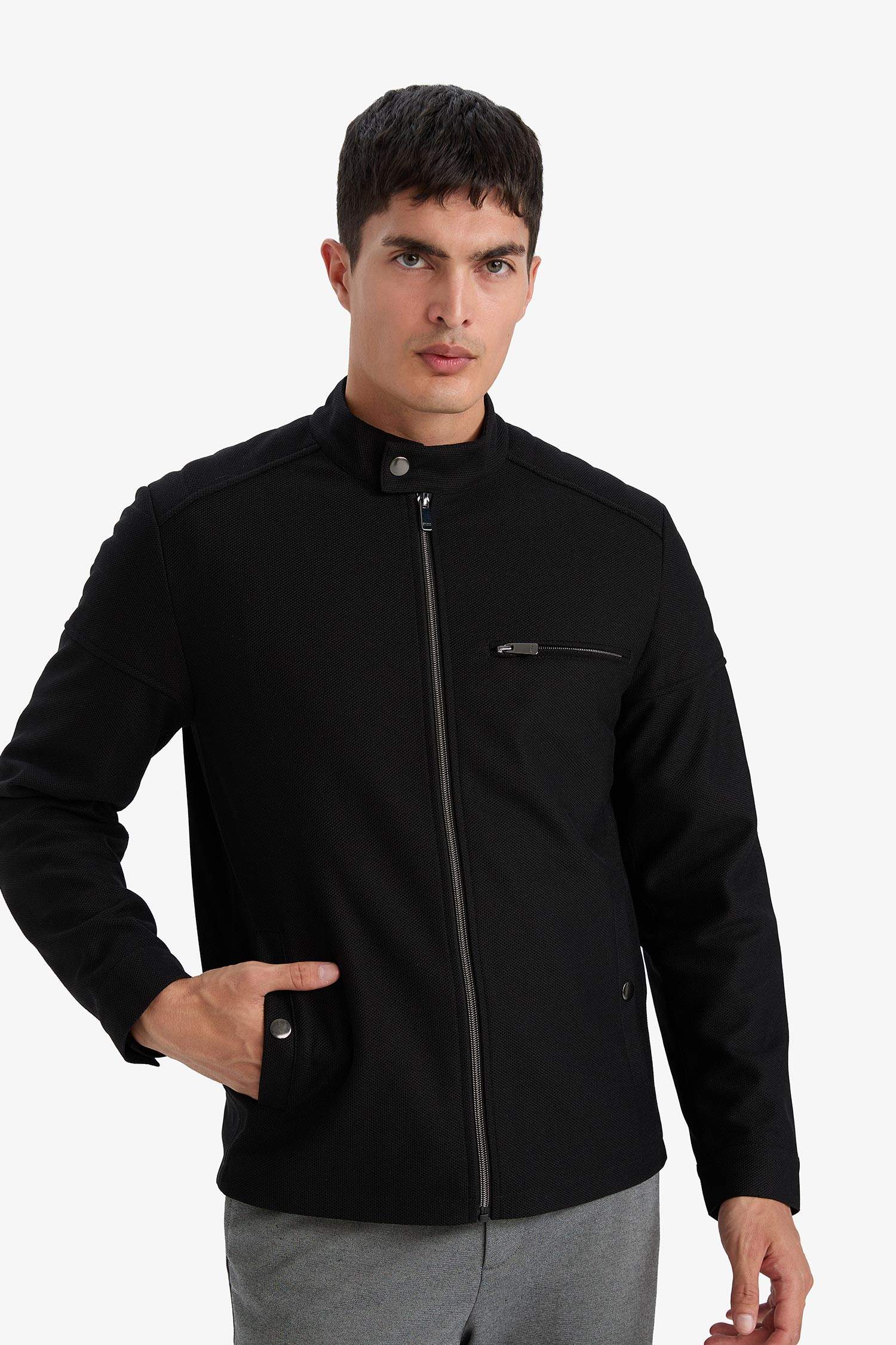 Slim Fit Dar Kesim Dik Yaka Astarlı Fermuarlı Cepli Mevsimlik Baharlık Mont