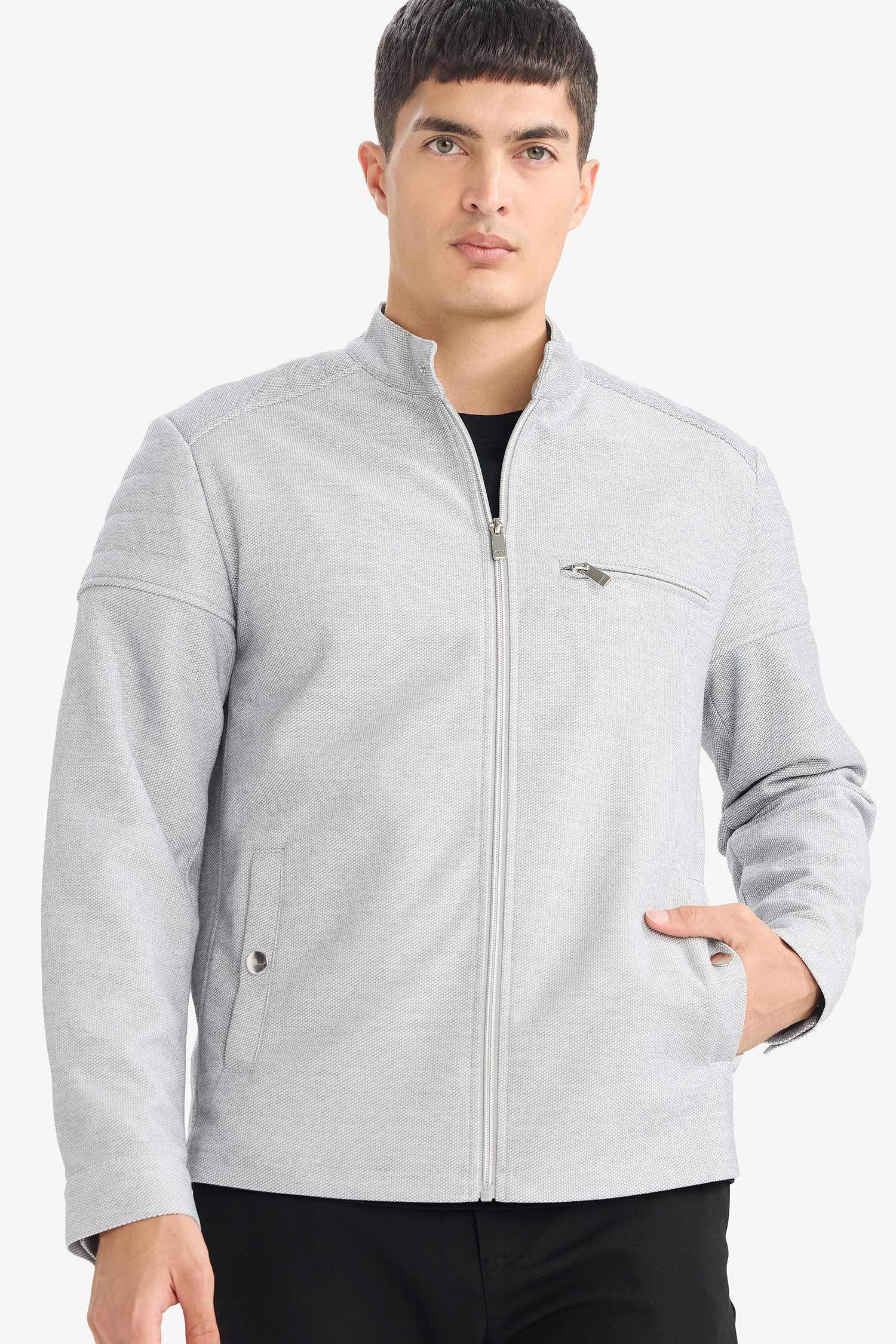 جاكيت دودون سليم فيت برقبة عالية