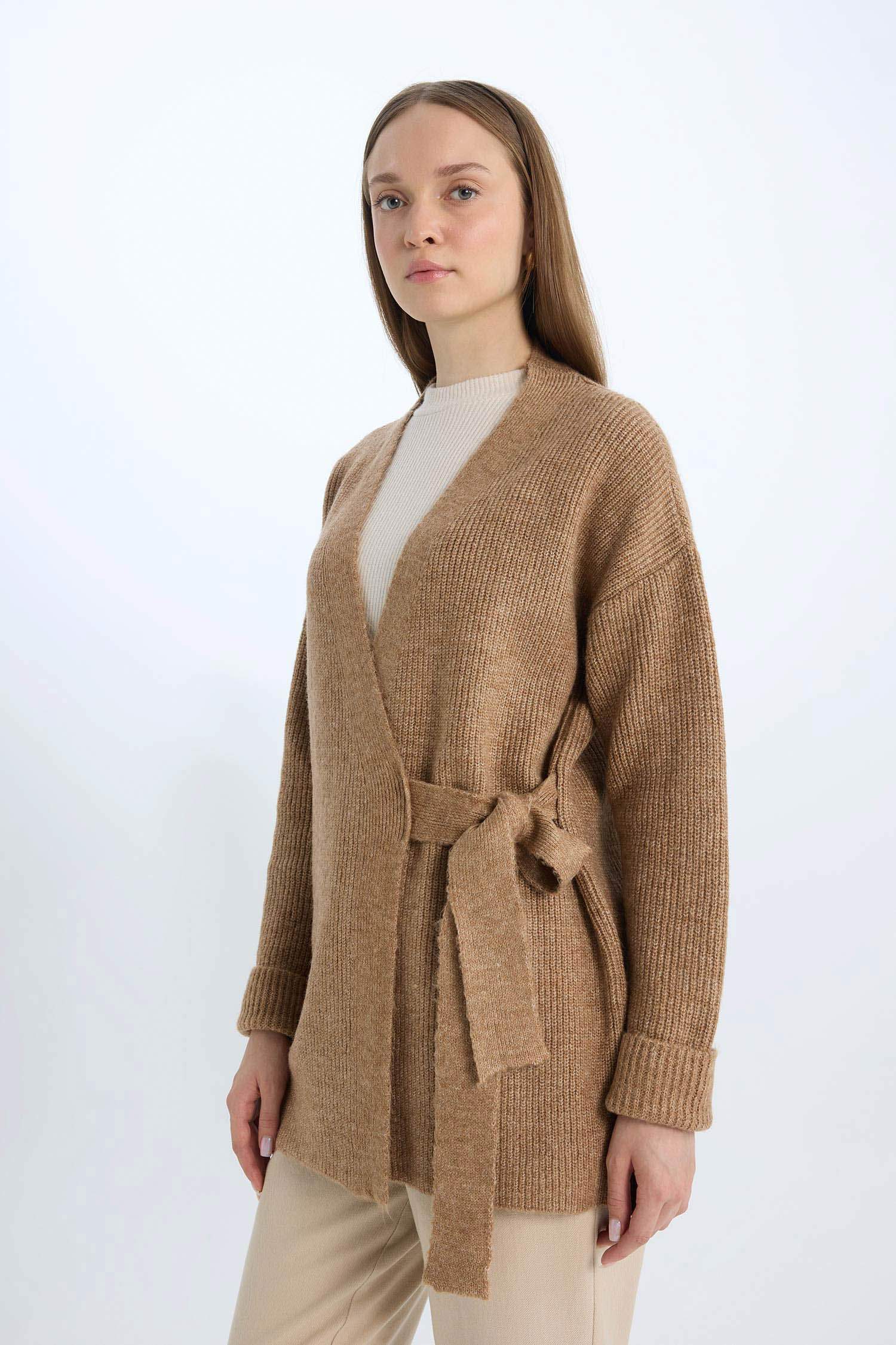 Relax Fit Basic Düz Bağcık Detaylı Triko Hırka