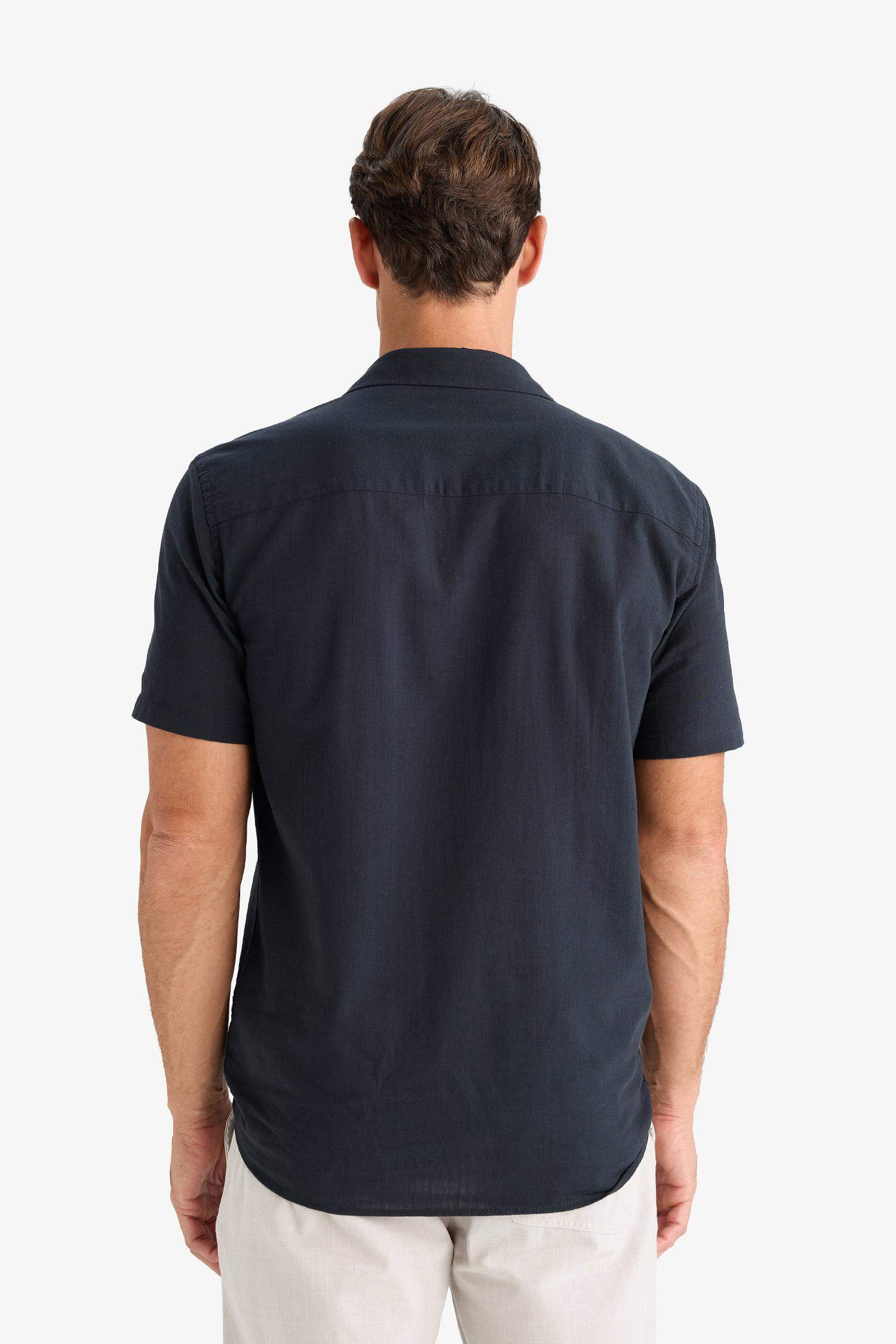 Рубашка в клетку стандартного кроя с коротким рукавом