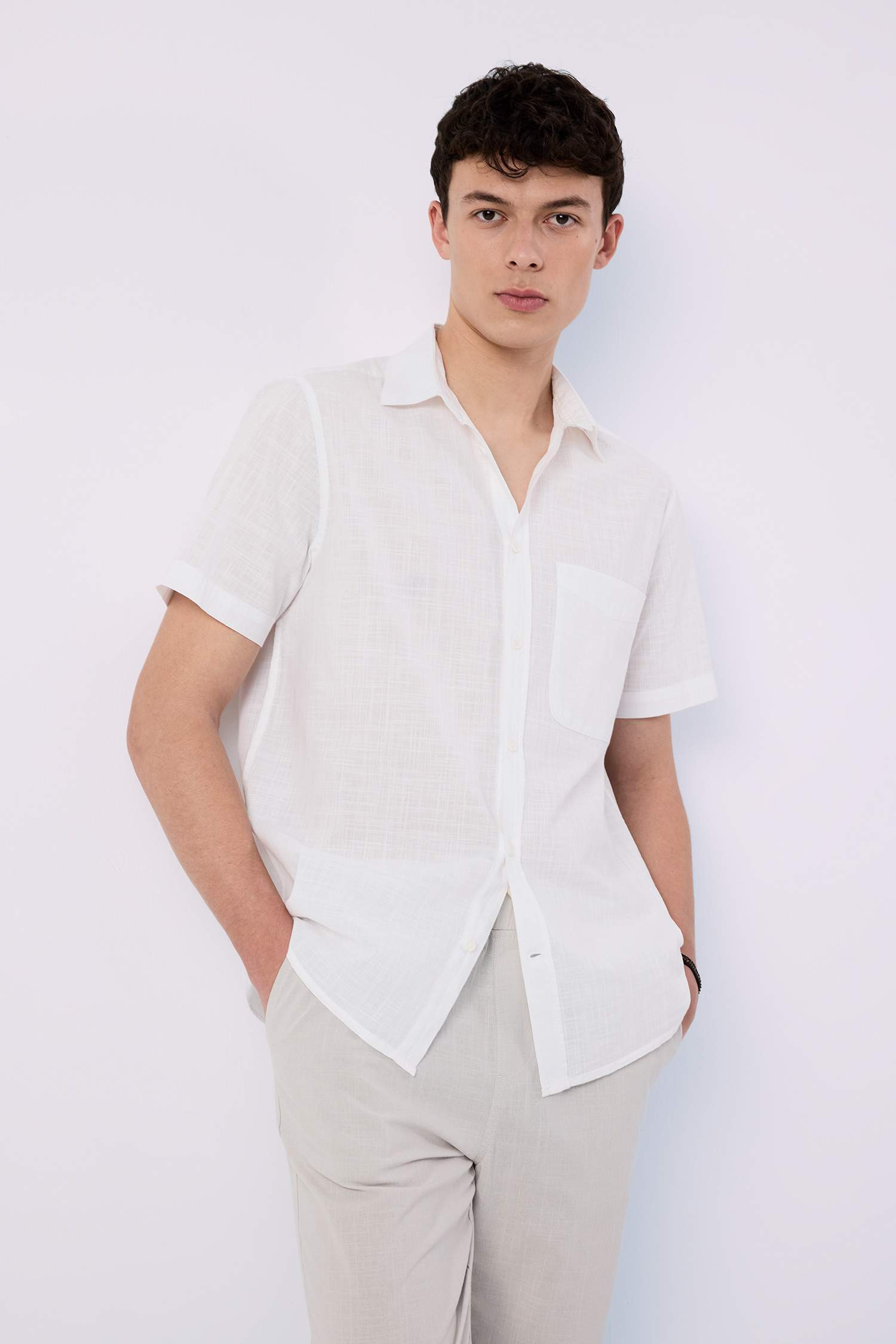 %100 Pamuk Regular Fit Yazlık Polo Yaka Keten Görünümlü Kısa Kollu Beyaz Gömlek