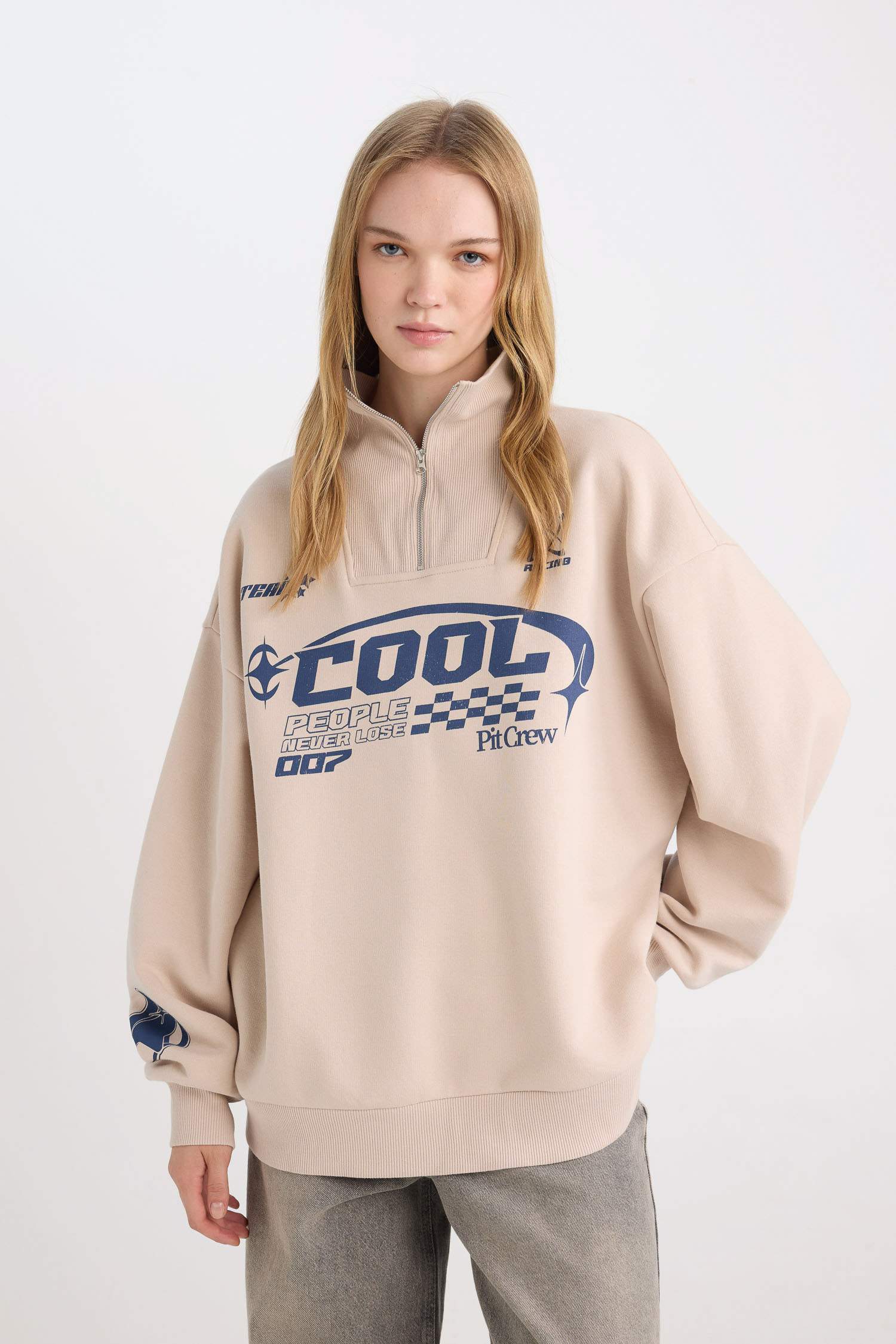 سويت شيرت اوفر سايز تقيل بياقة نص سوسته