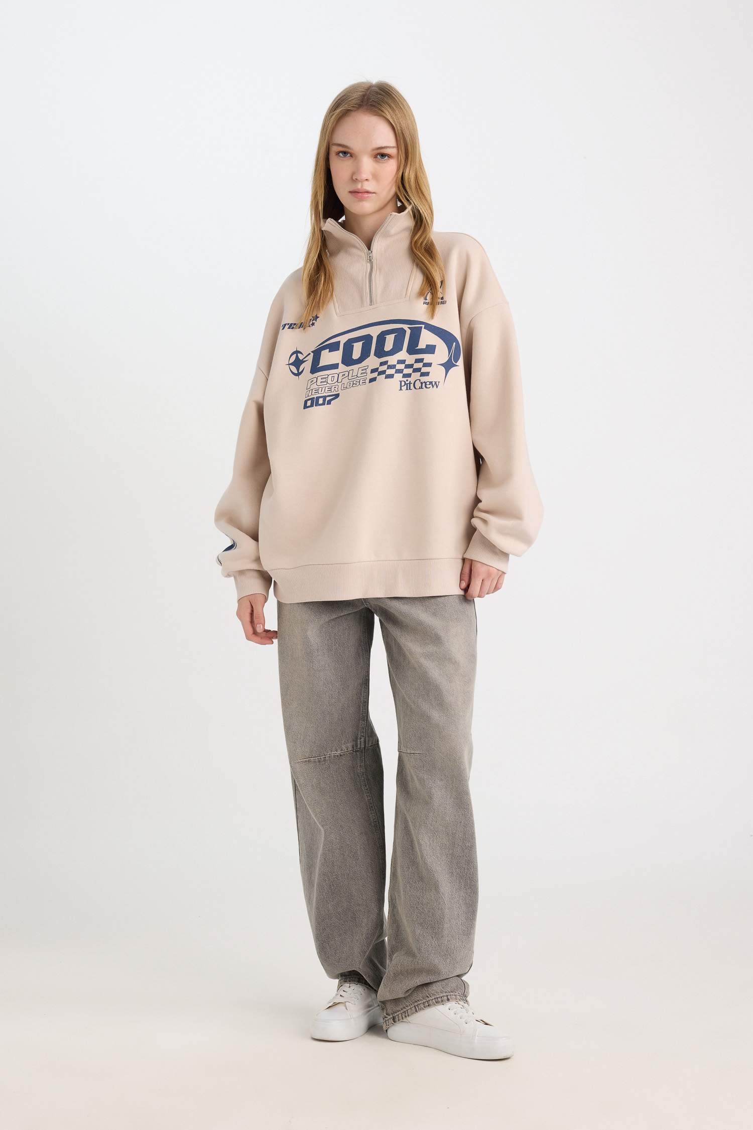 سويت شيرت اوفر سايز تقيل بياقة نص سوسته