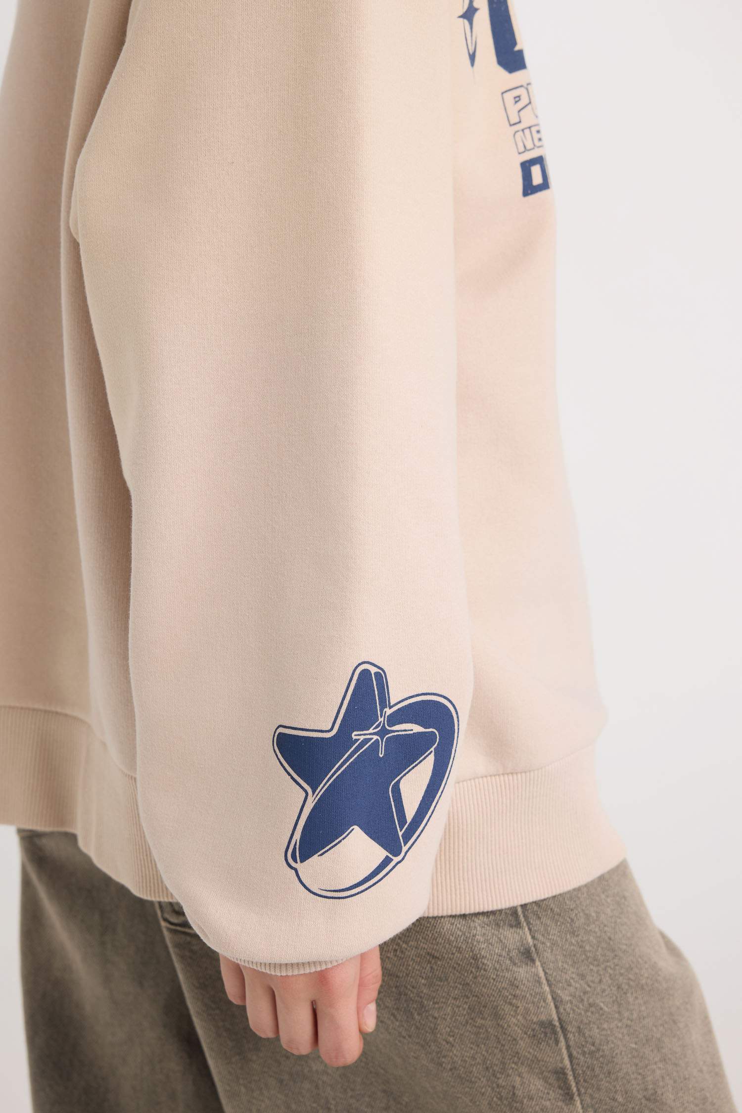 سويت شيرت اوفر سايز تقيل بياقة نص سوسته