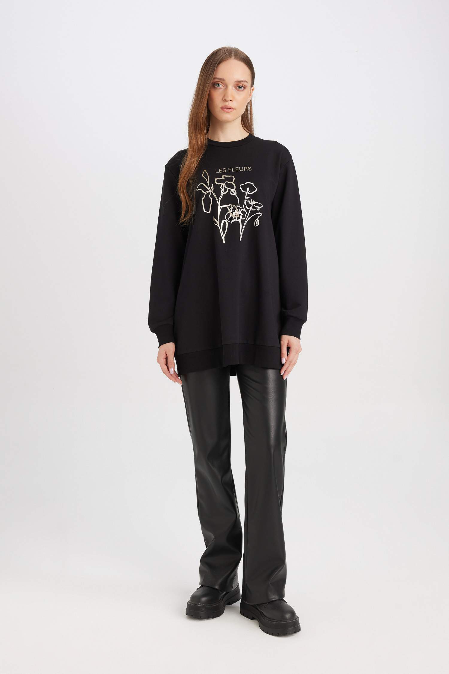 سويت شيرت طويل فلورال اسود مطبوع قصة عادية