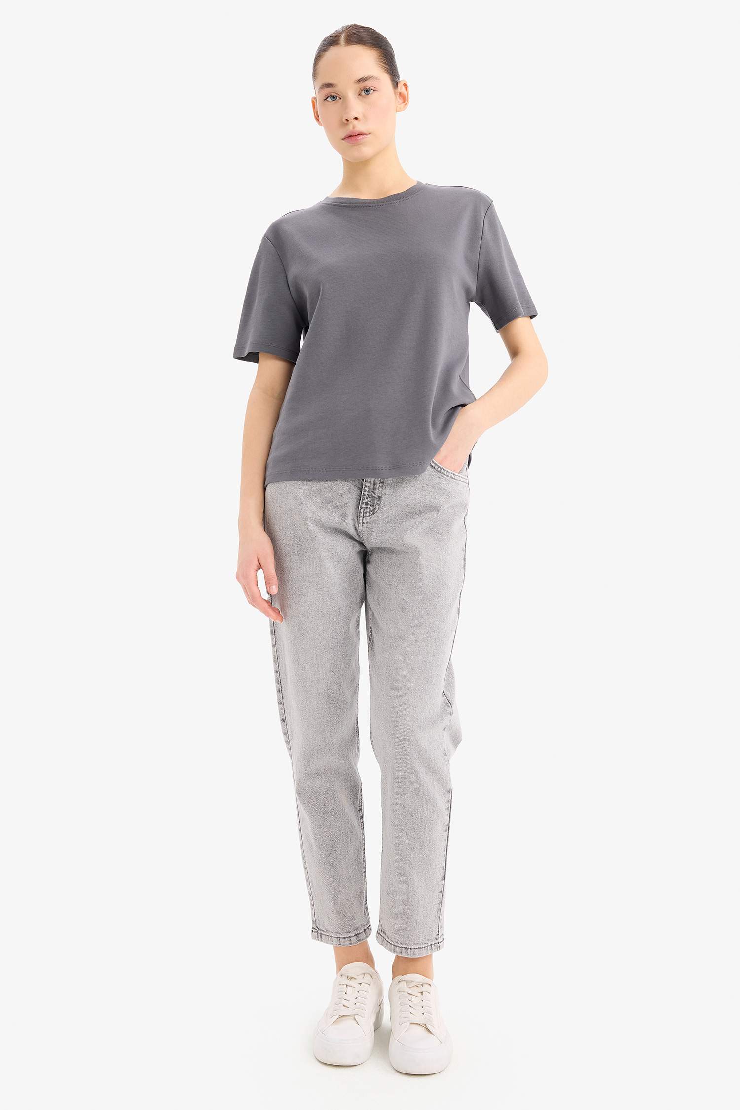 تيشيرت تقيل سادة نص كم قصة عادية بياقة مستديرة