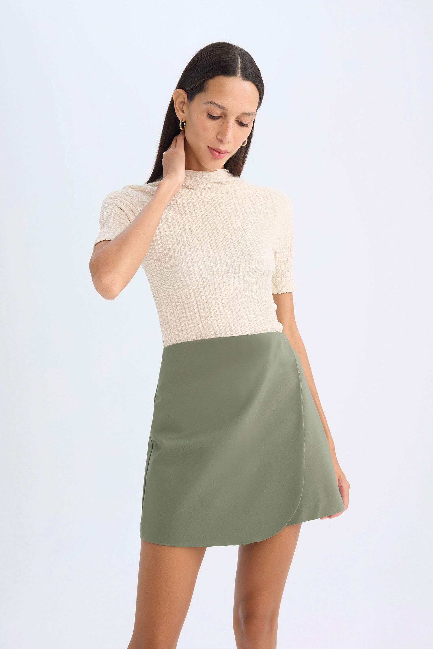 Slim Fit Dar Kesim Yarım Balıkçı Yaka Bürümcük Kısa Kollu Tişört