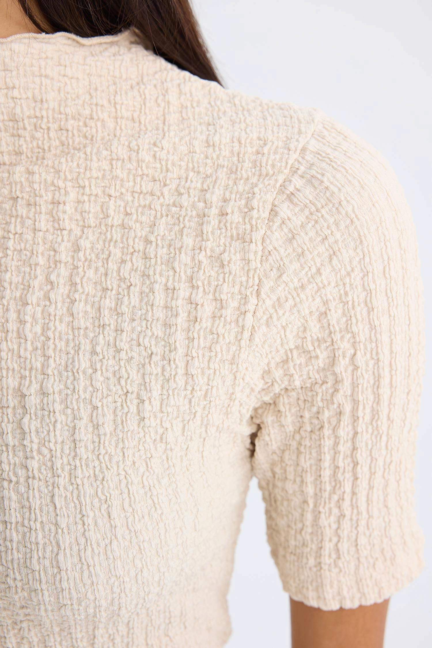 Slim Fit Dar Kesim Yarım Balıkçı Yaka Bürümcük Kısa Kollu Tişört