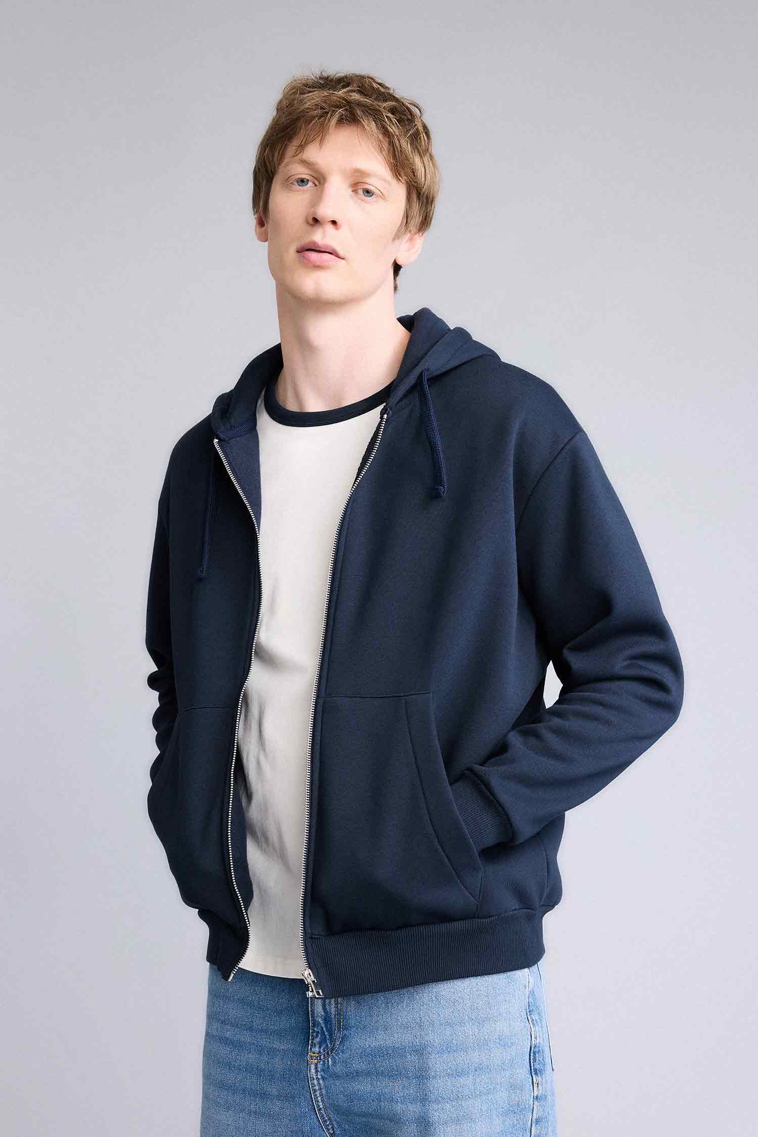 DeFacto Pamuklu Relax Fıt Kapüşonlu İçi Yumuşak Tüylü Kalın Kumaş Fermuarlı Sweatshirt
